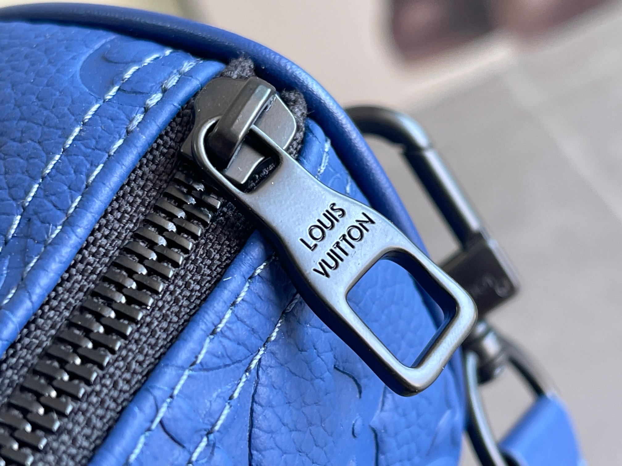 Louis Vuitton Keepall Bandoulière 25 Travel Bag - Image 7