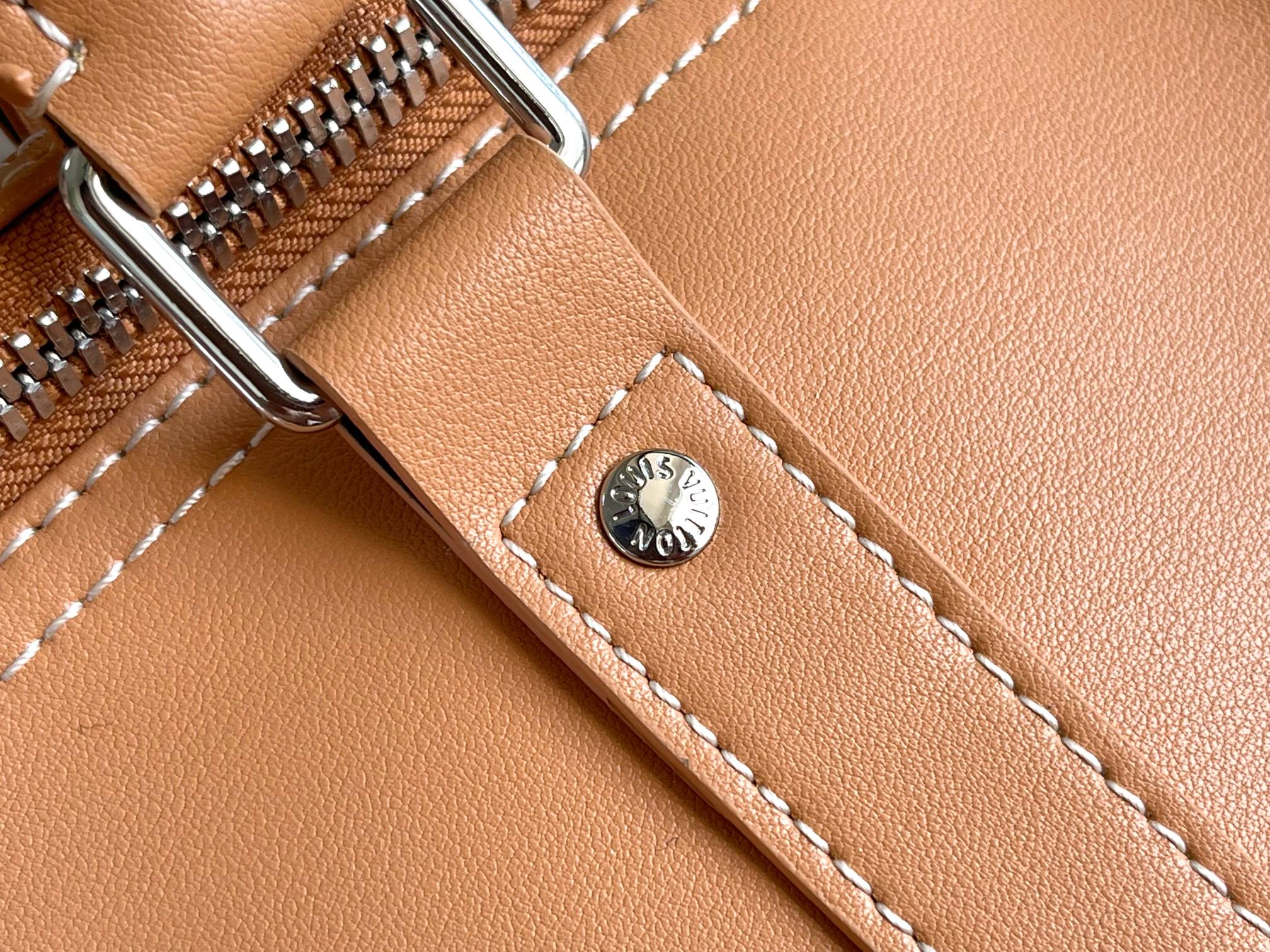 Louis Vuitton Keepall 50 Travel Bag with Shoulder Strap - Image 7