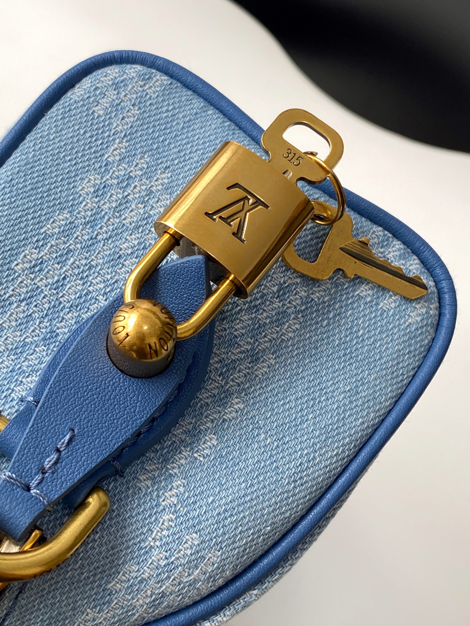 Louis Vuitton Speedy 18 Bandoulière Handbag in Damier Denim - Image 7