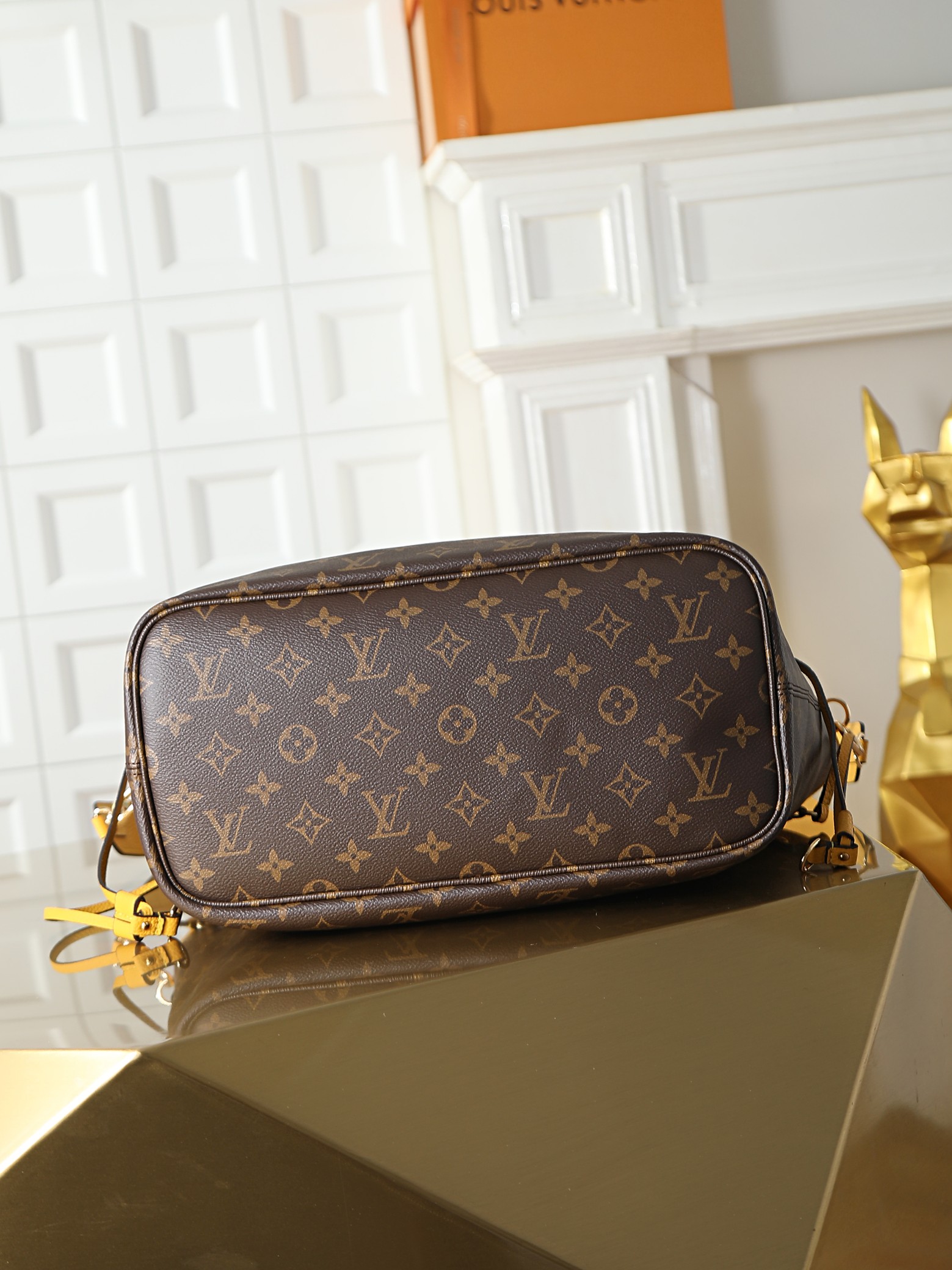 Louis Vuitton Neverfull Bandoulière Inside Out MM Tote Bag in Yellow Monogram - Image 7