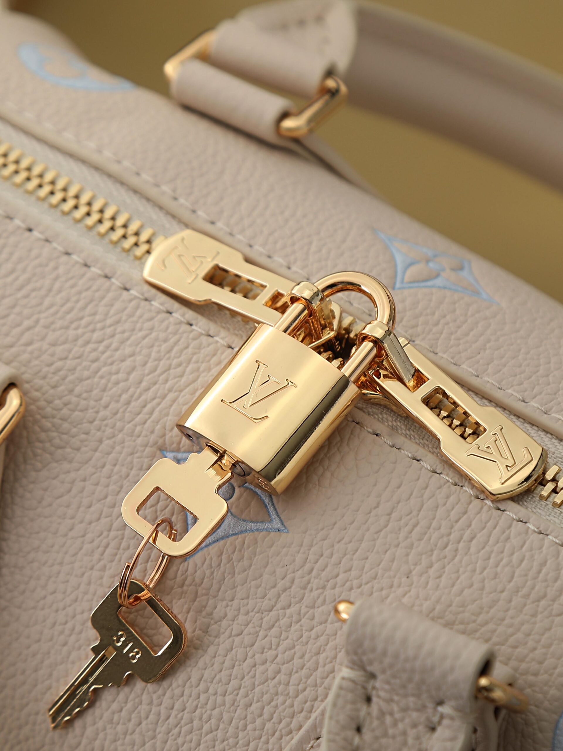 Louis Vuitton Speedy Bandoulière 20 Handbag - Milky White and Blue - Image 7