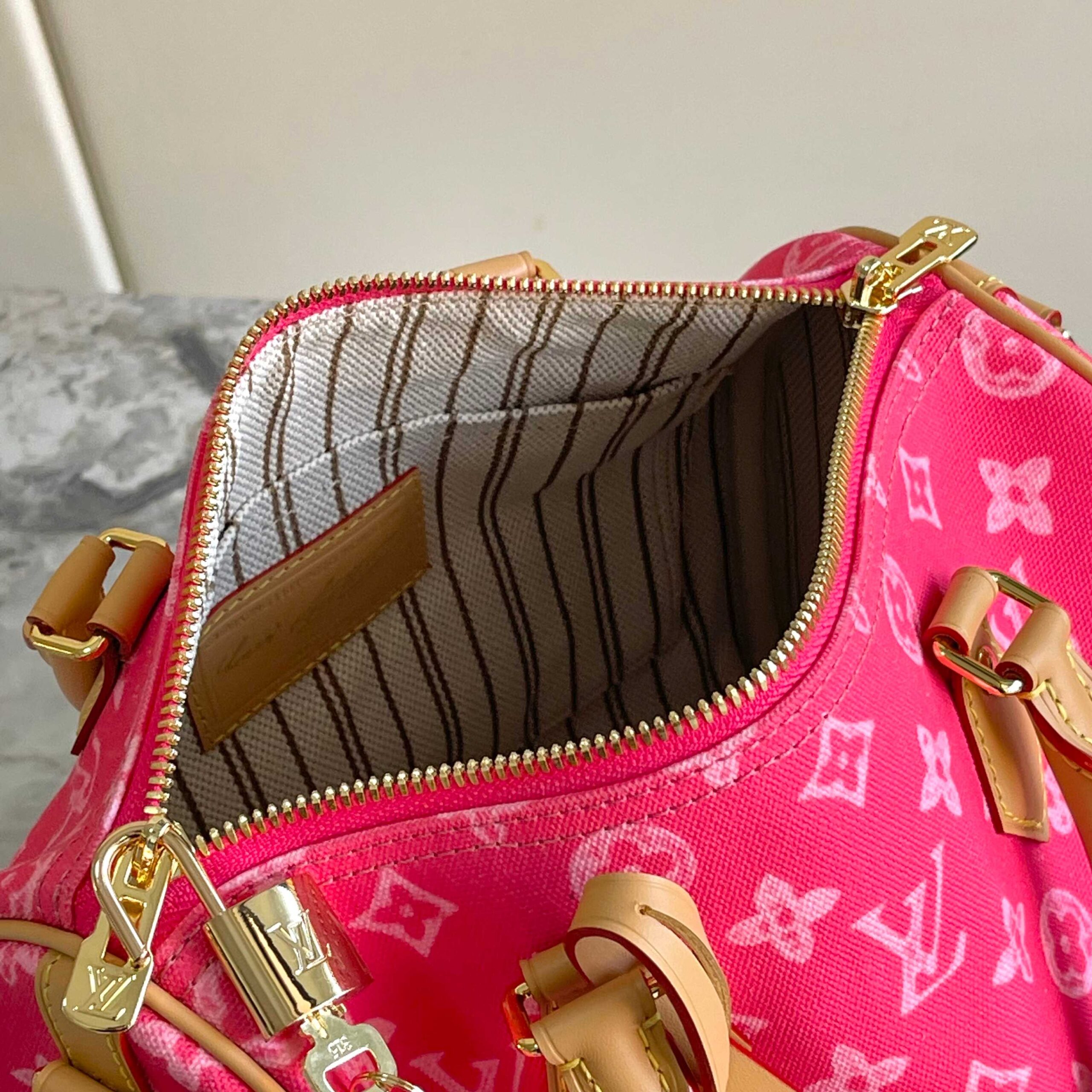 Louis Vuitton Speedy Bandoulière 25 Handbag in Monogram Canvas - Image 7