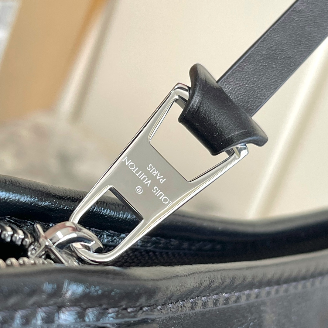 Louis Vuitton LV Vibe Carryall East West Handbag - Image 7