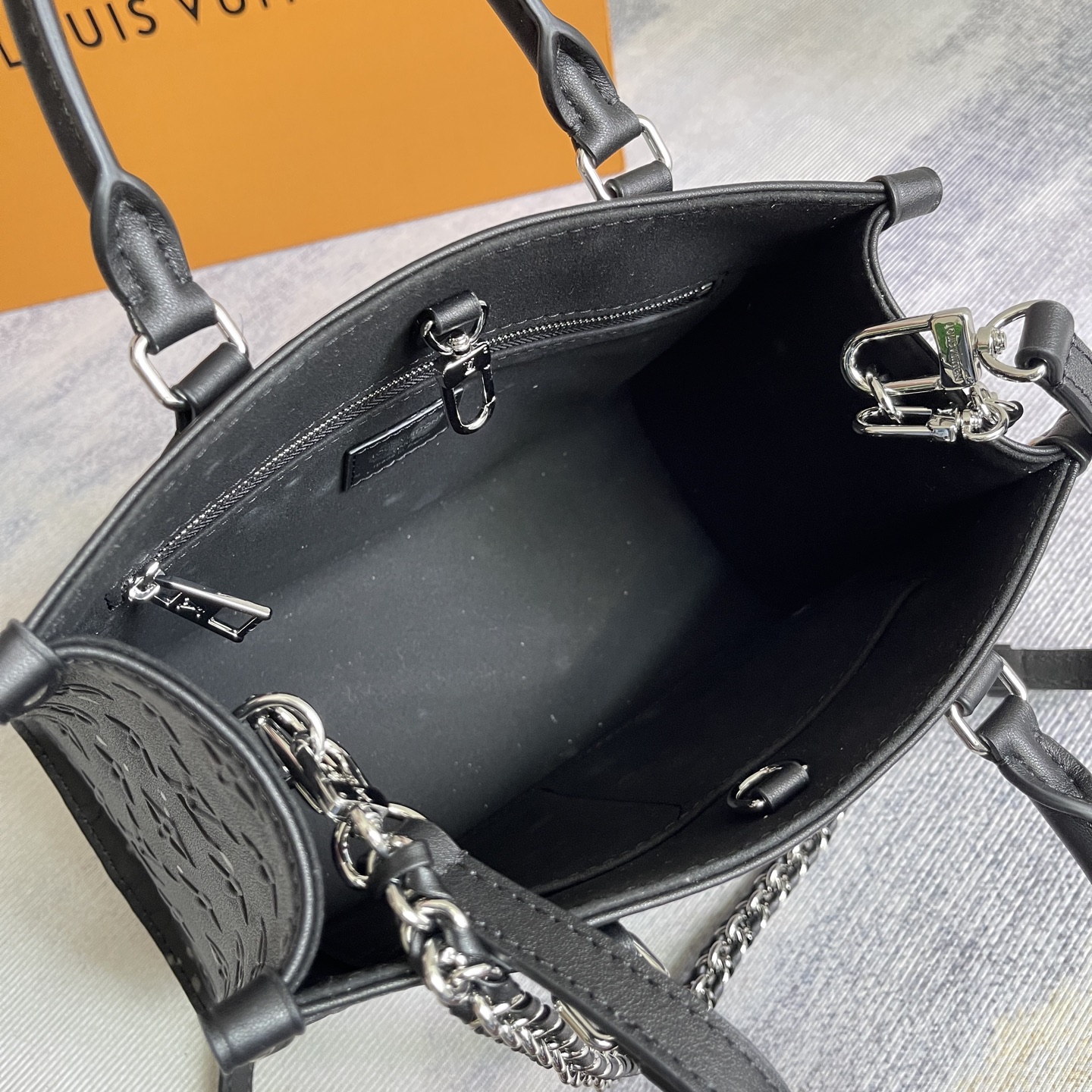 Louis Vuitton OnTheGo PM Monogram Bold Handbag M14576 - Image 7