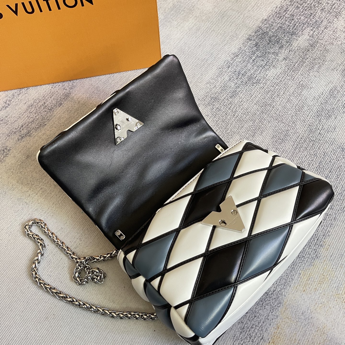 GO-14 Medium Handbag - Image 7