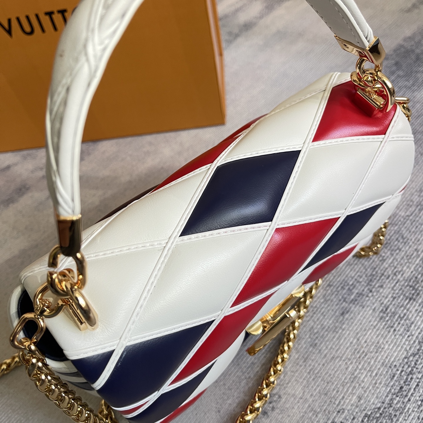 Louis Vuitton GO-14 Medium Handbag - Image 7