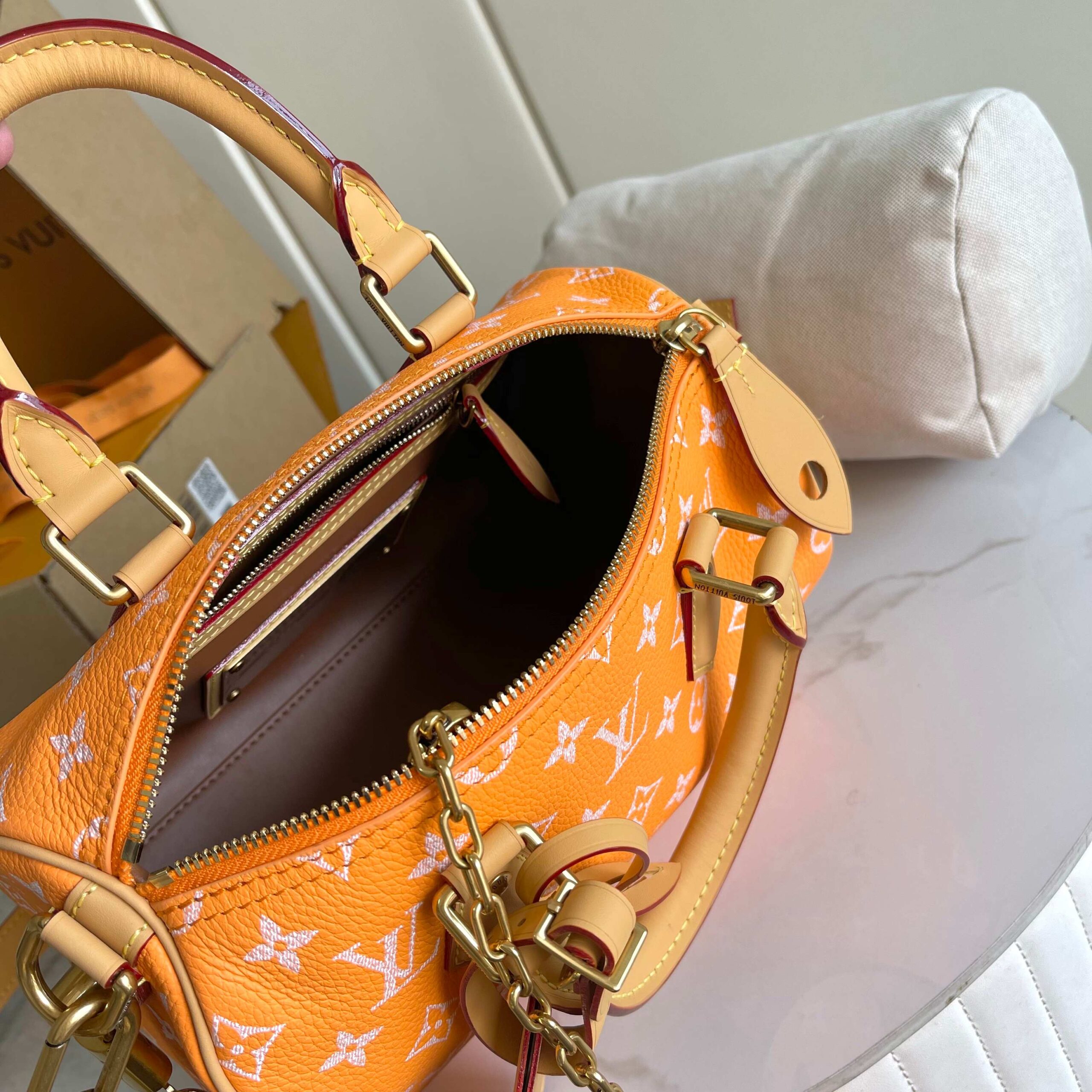 Speedy P9 Bandoulière 25 Monogram Leather Handbag - Image 7