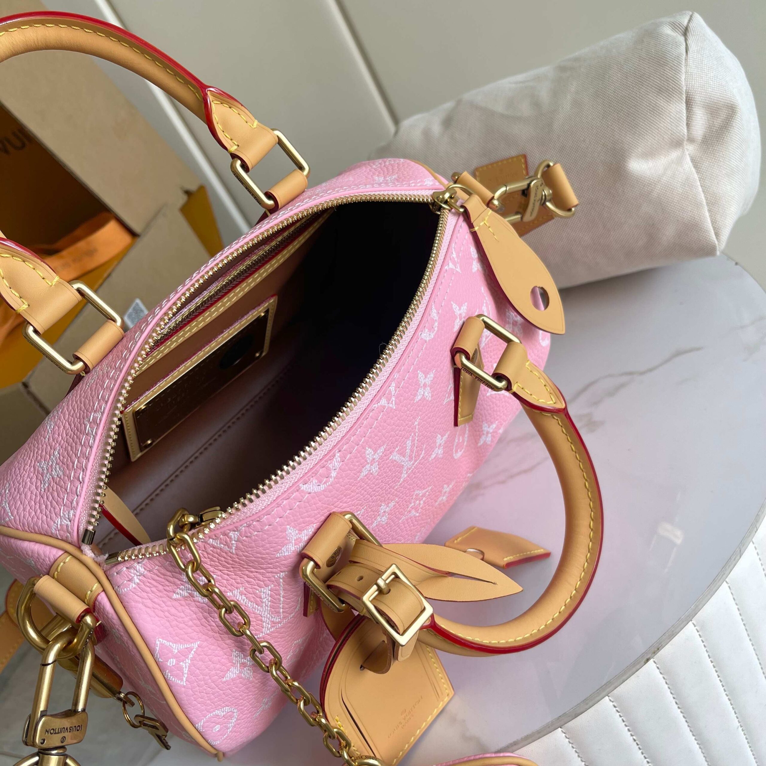 Speedy P9 Bandoulière 25 Monogram Leather Handbag - Image 7