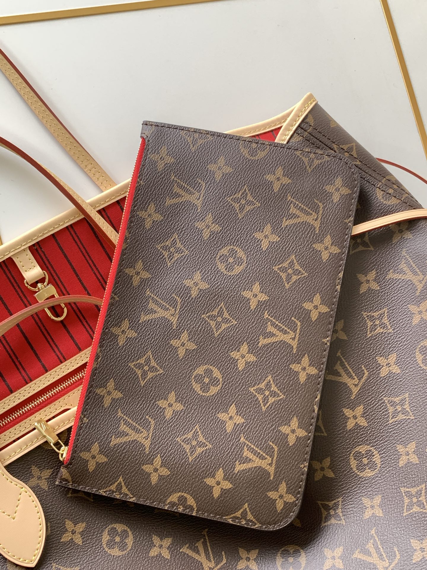 Louis Vuitton Neverfull Large Monogram Canvas Tote Bag with Detachable Zipper Pouch - Image 7