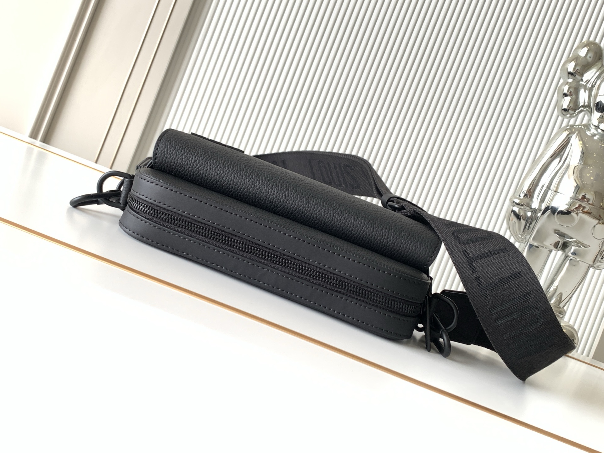 Fastline Leather Crossbody Bag M22482 - Black - Image 7