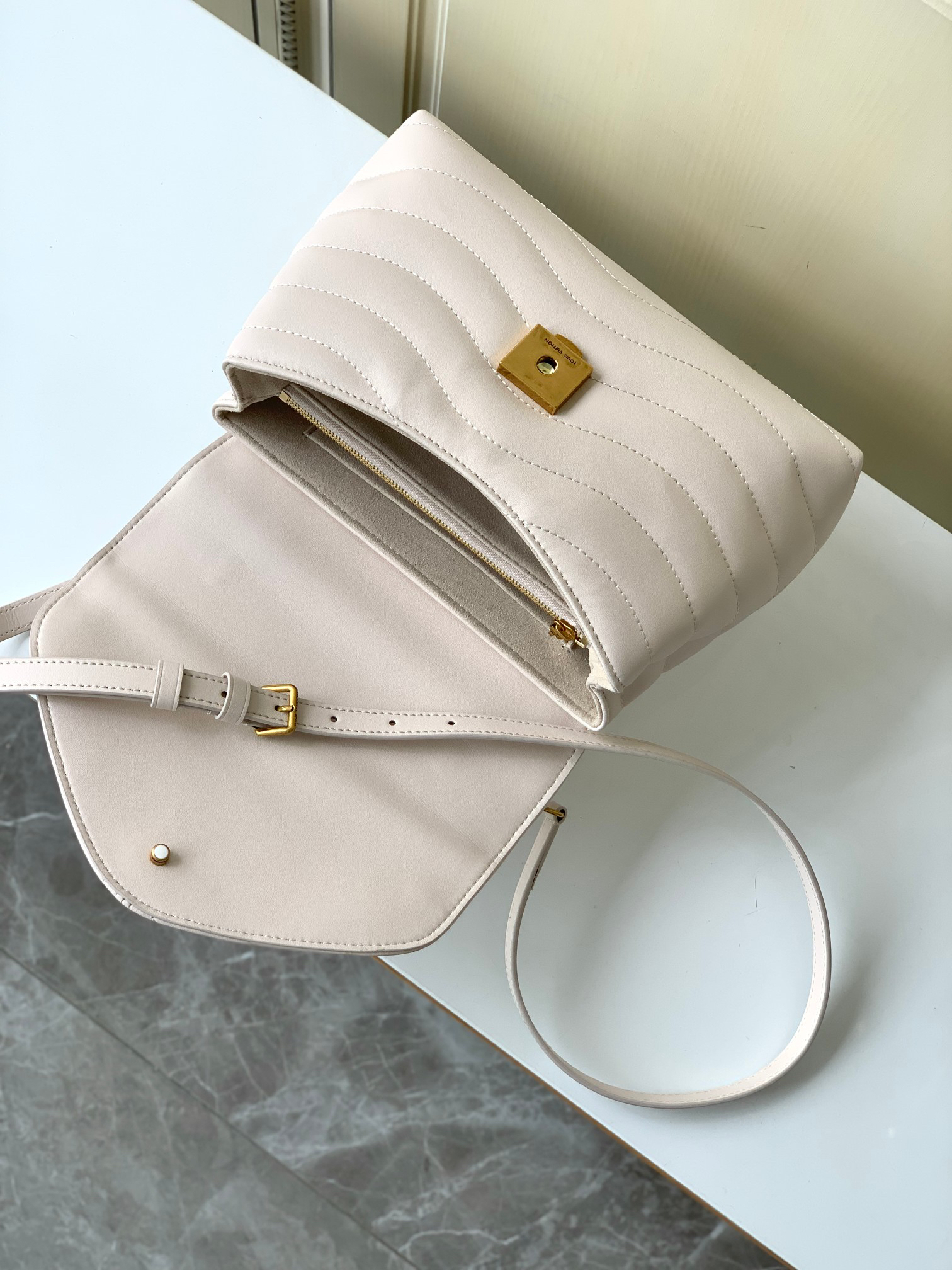 Louis Vuitton Hold Me Handbag in New Wave Quilted Leather - Image 7