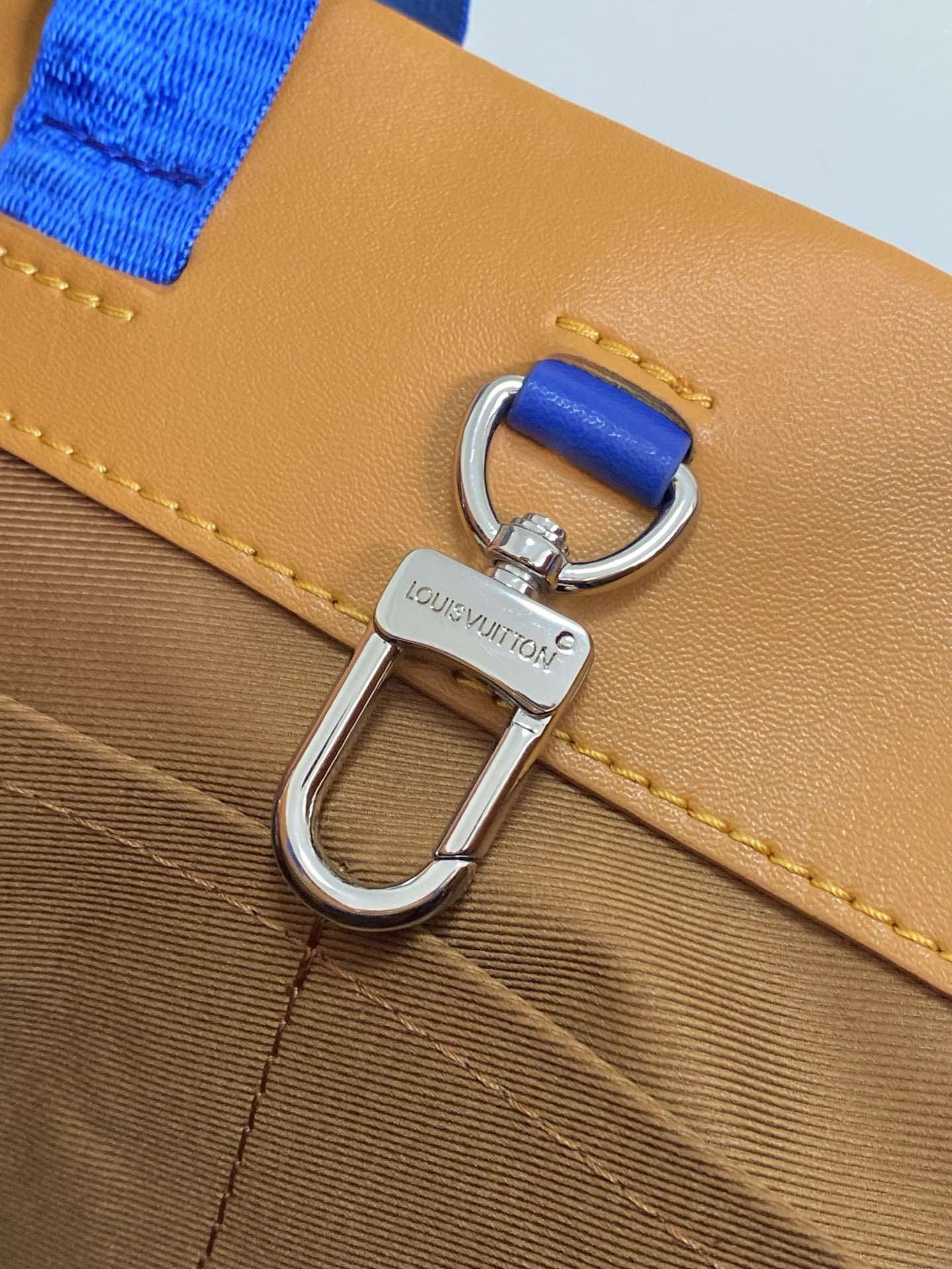 Louis Vuitton Medium Leather Handbag - Image 7