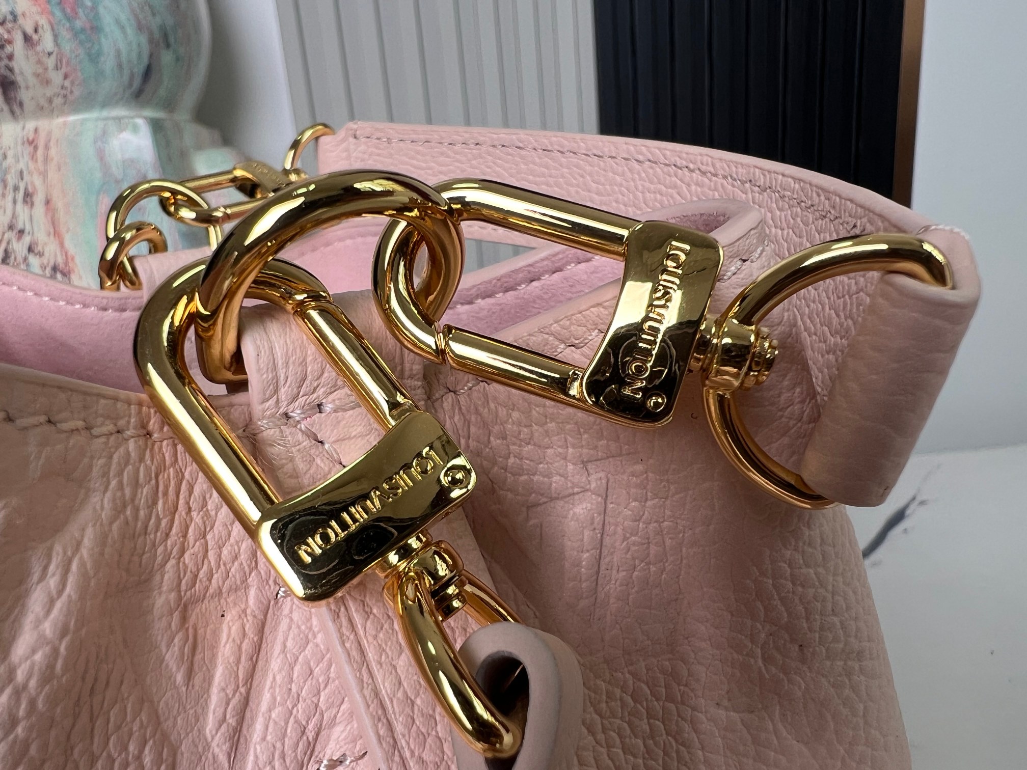 Louis Vuitton NéoNoé BB Bucket Bag in Pink Monogram Empreinte Leather - Image 7