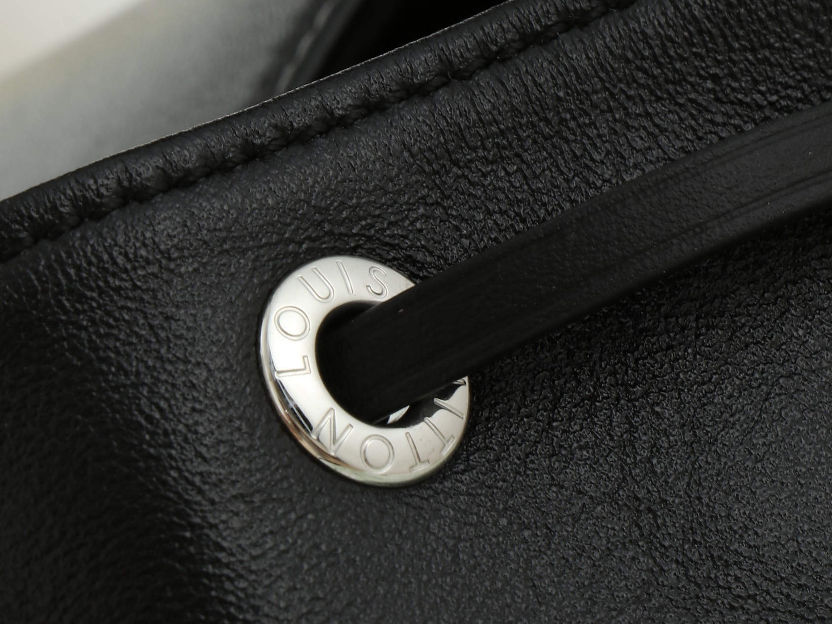 Louis Vuitton Montsouris Small Leather Backpack - Image 7