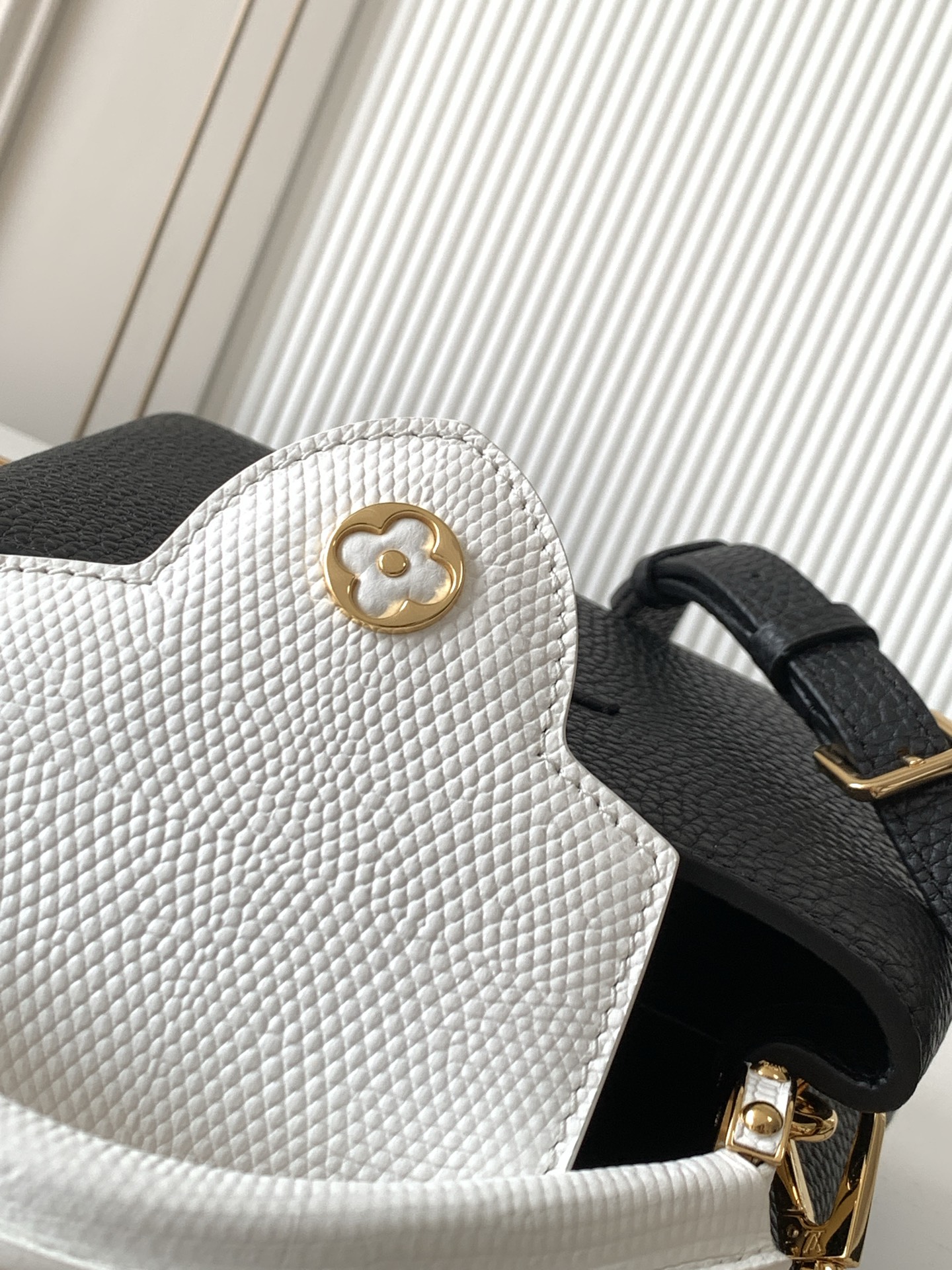 Louis Vuitton Capucines Mini Handbag N85829 - Black with Gold Hardware - Image 7