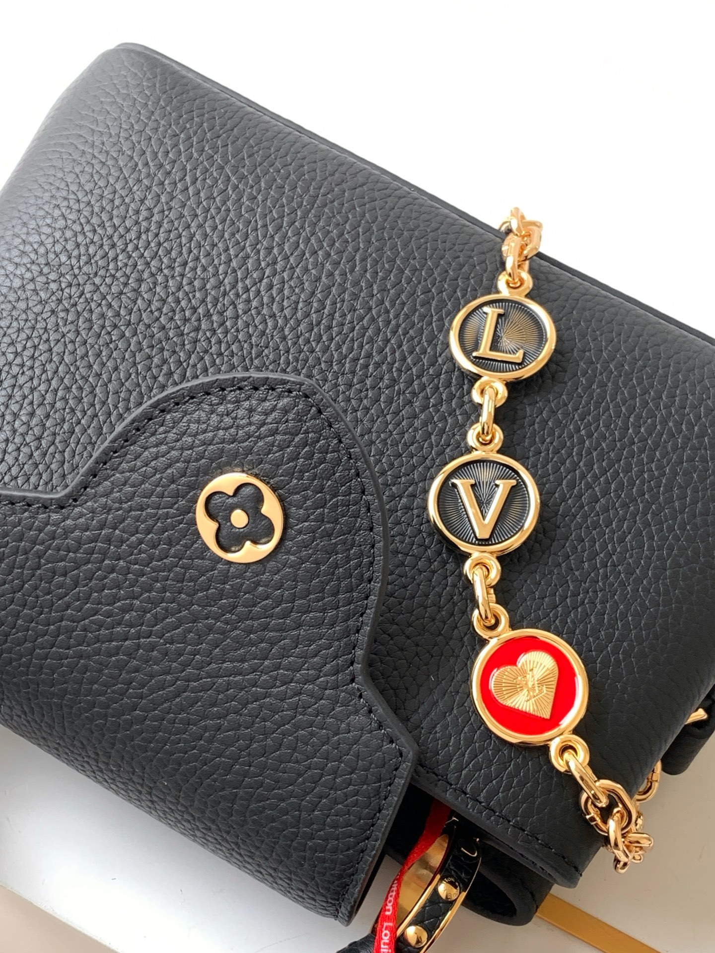 Louis Vuitton Capucines Handbag M00014 - Image 7