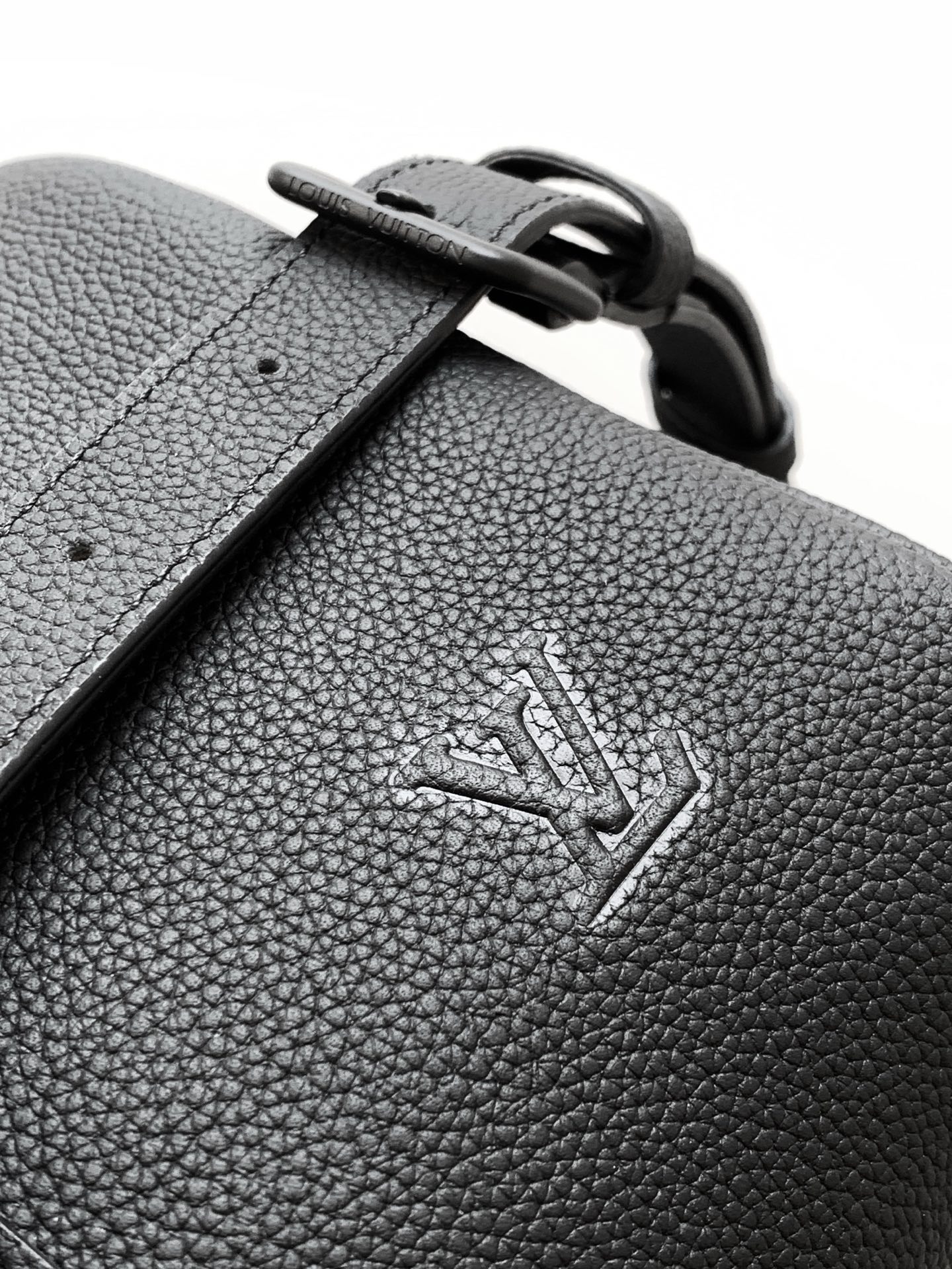 Louis Vuitton Keepall Bandoulière 35 Travel Bag - Image 7