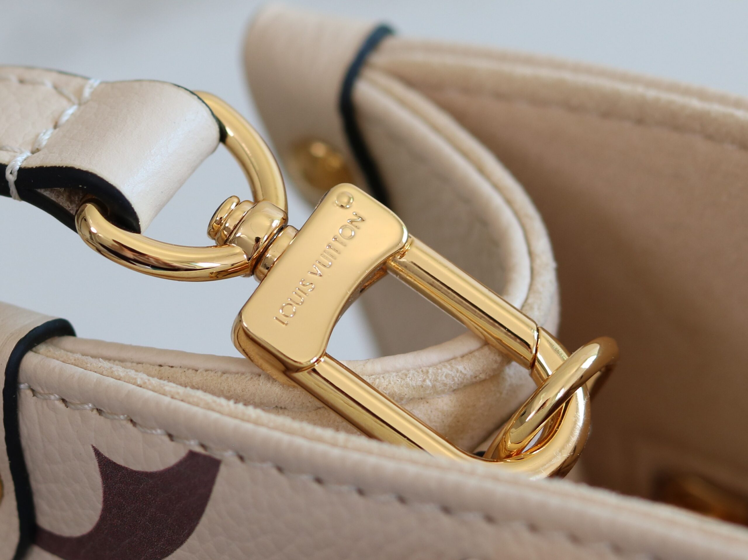Louis Vuitton Onthego Mini Tote Bag in Monogram Empreinte Leather - Image 7