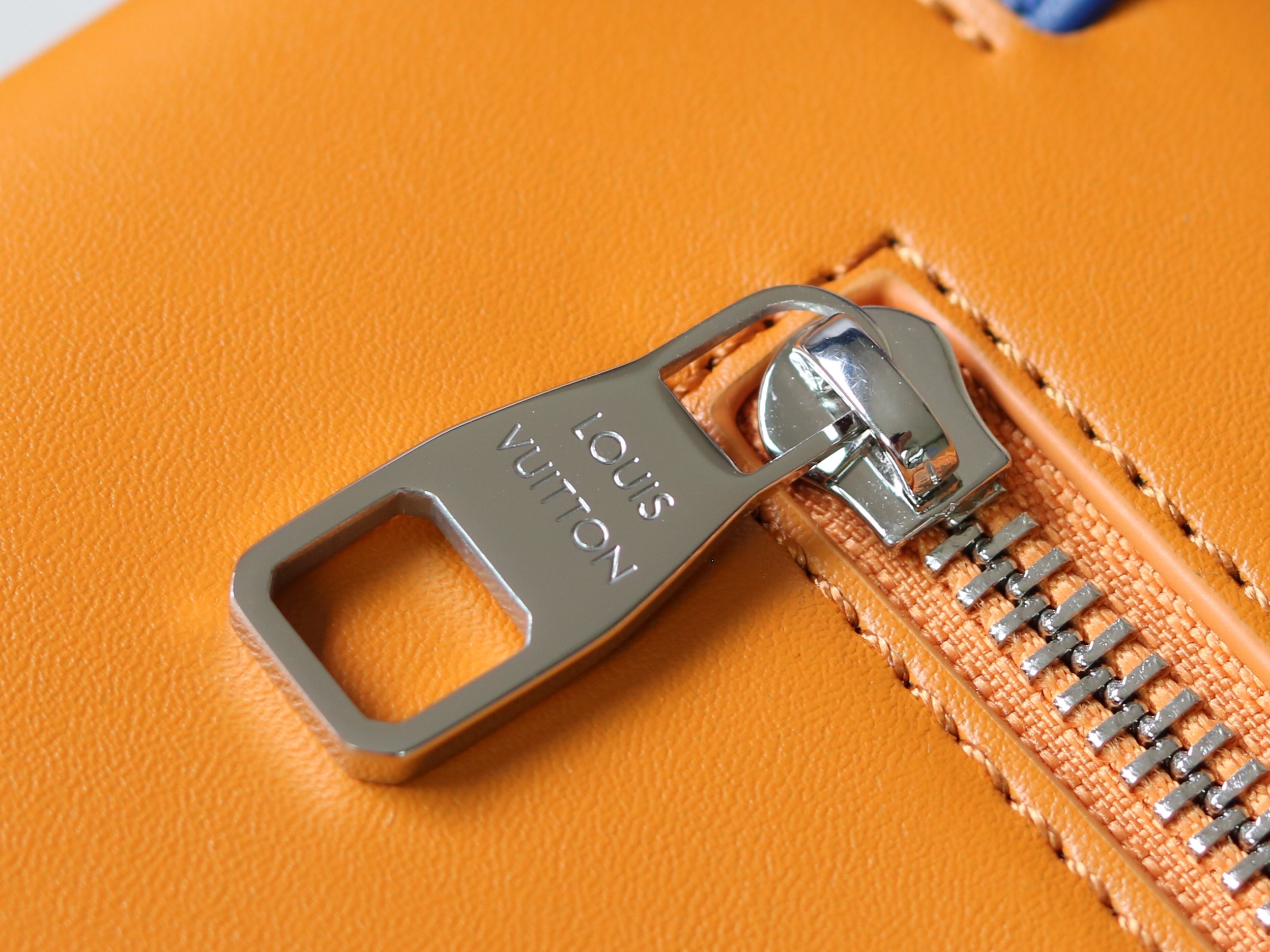 Louis Vuitton M12988 Medium Handbag - Image 7