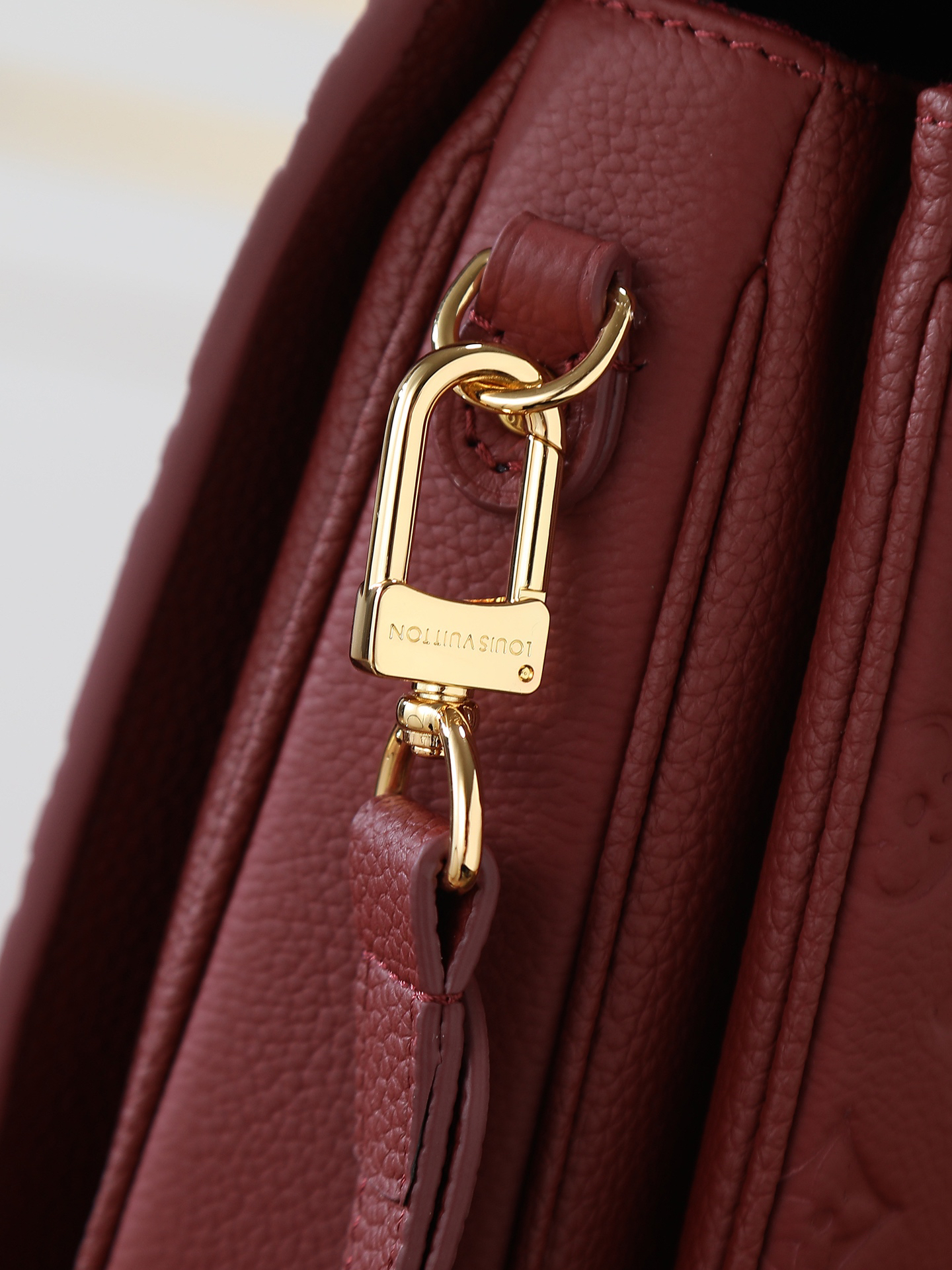 Louis Vuitton Pochette Métis Handbag in Burgundy Monogram Empreinte Leather - Image 7