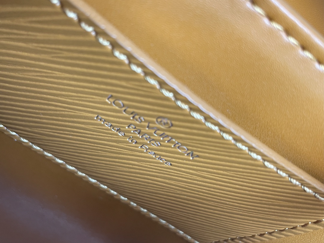 Louis Vuitton Twist Lo XL Epi Leather Crossbody Bag - Image 7