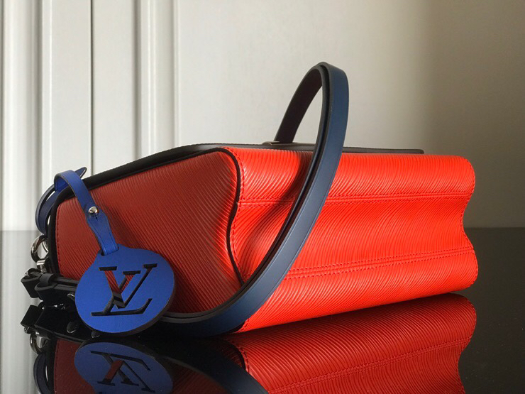 Louis Vuitton Twist Medium Crossbody Bag in Red Epi Leather - Image 7