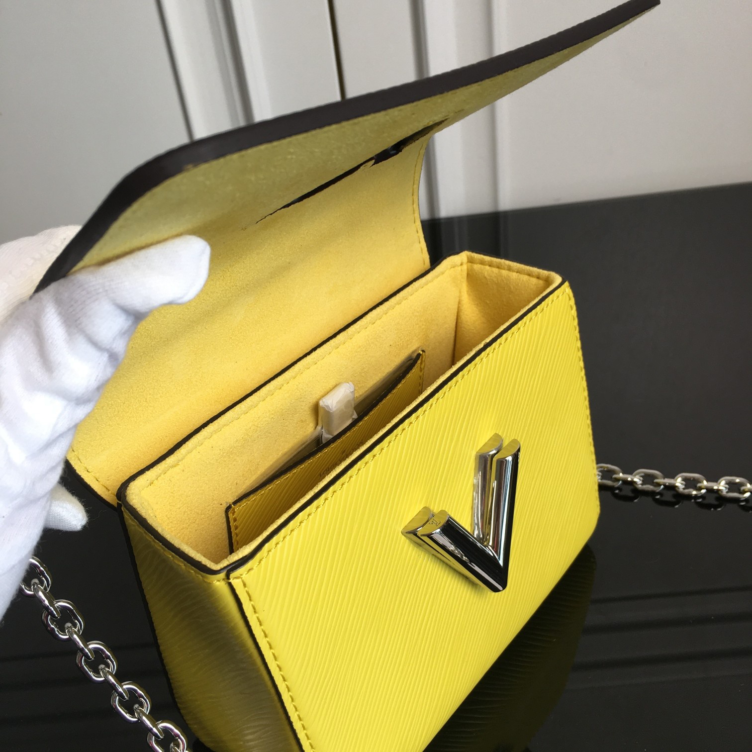 Louis Vuitton Twist Mini Shoulder Bag in Yellow Epi Leather - Image 7
