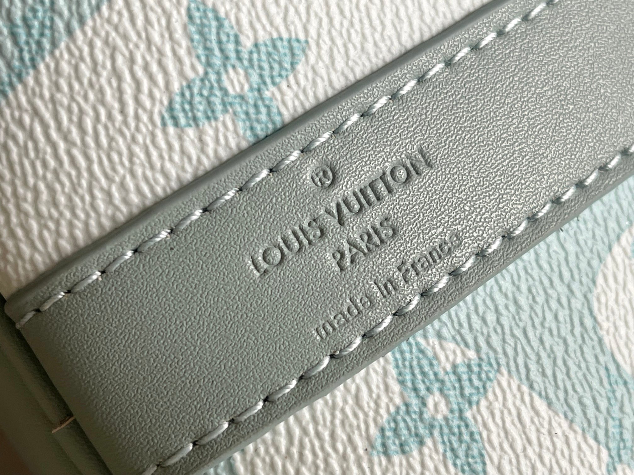 Louis Vuitton Keepall Bandoulière 50 Travel Bag in Monogram Shadow - Image 7