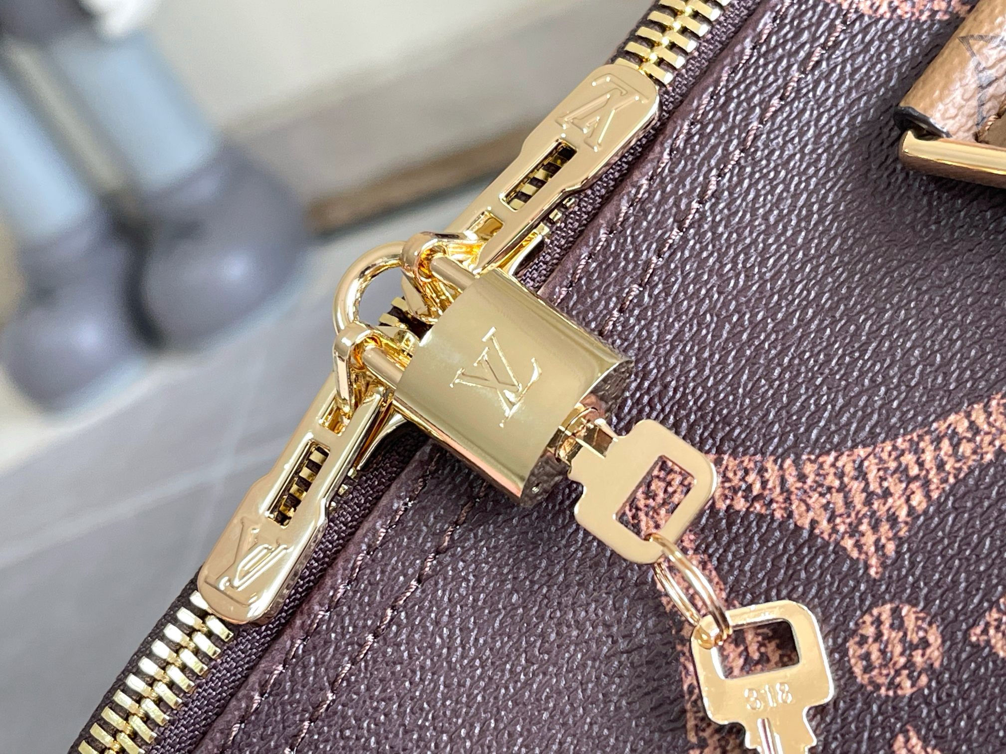 Louis Vuitton Keepall Bandoulière 45 Travel Bag - Image 7