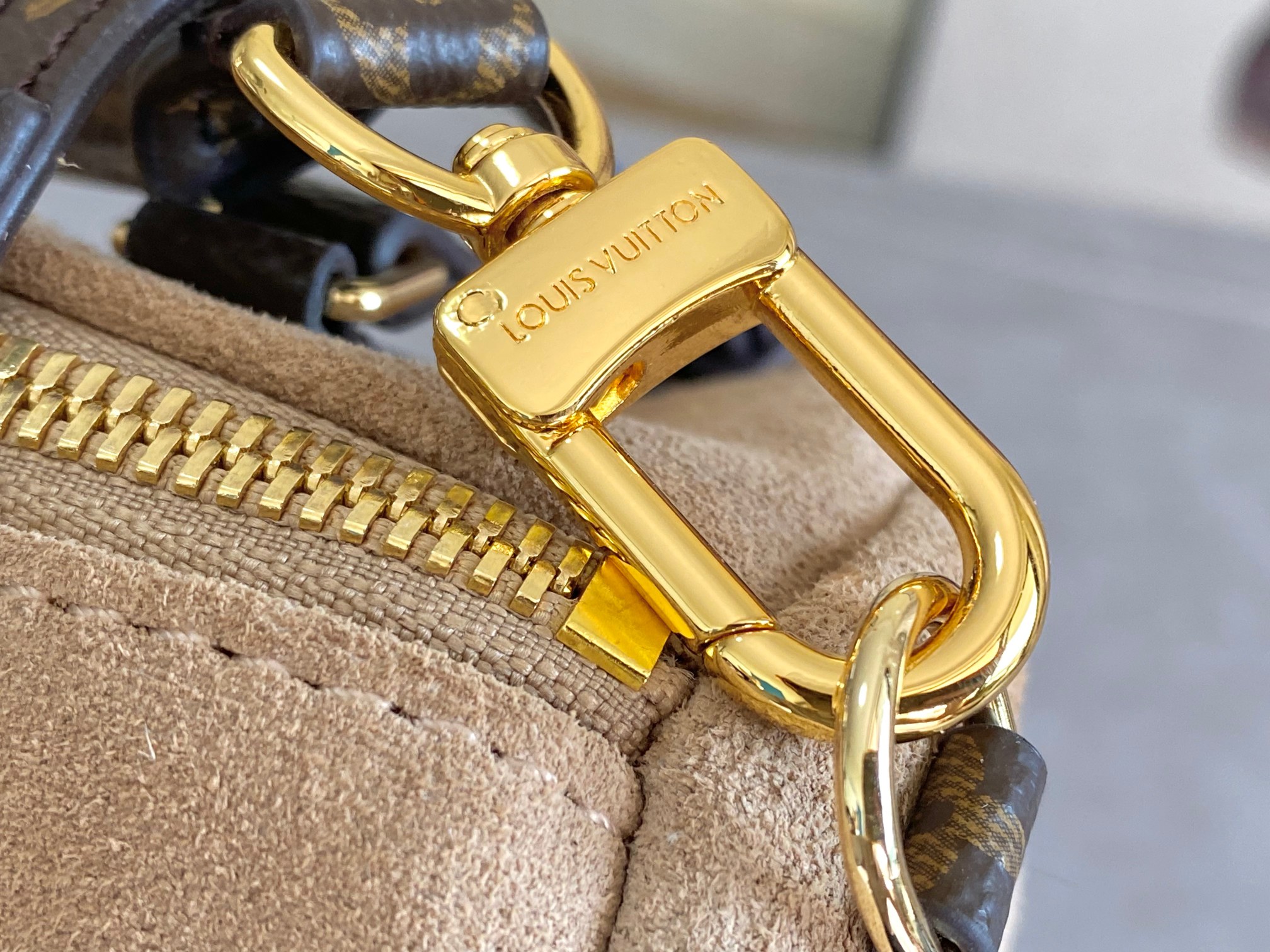 Louis Vuitton Express Travel Keepall Bag M26037 - Image 7
