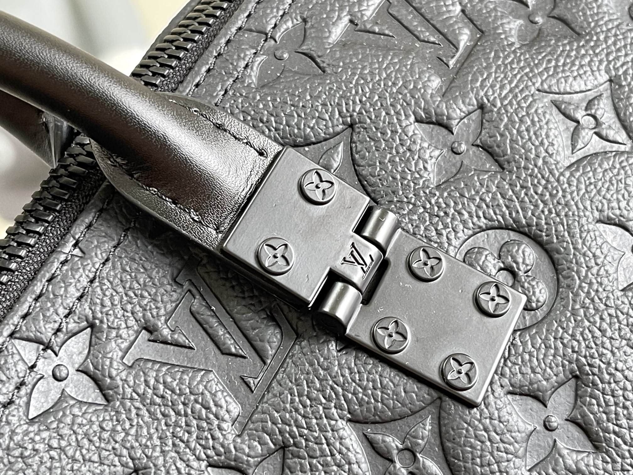 Keepall M44470 Monogram Taurillon Leather Travel Bag - Image 7