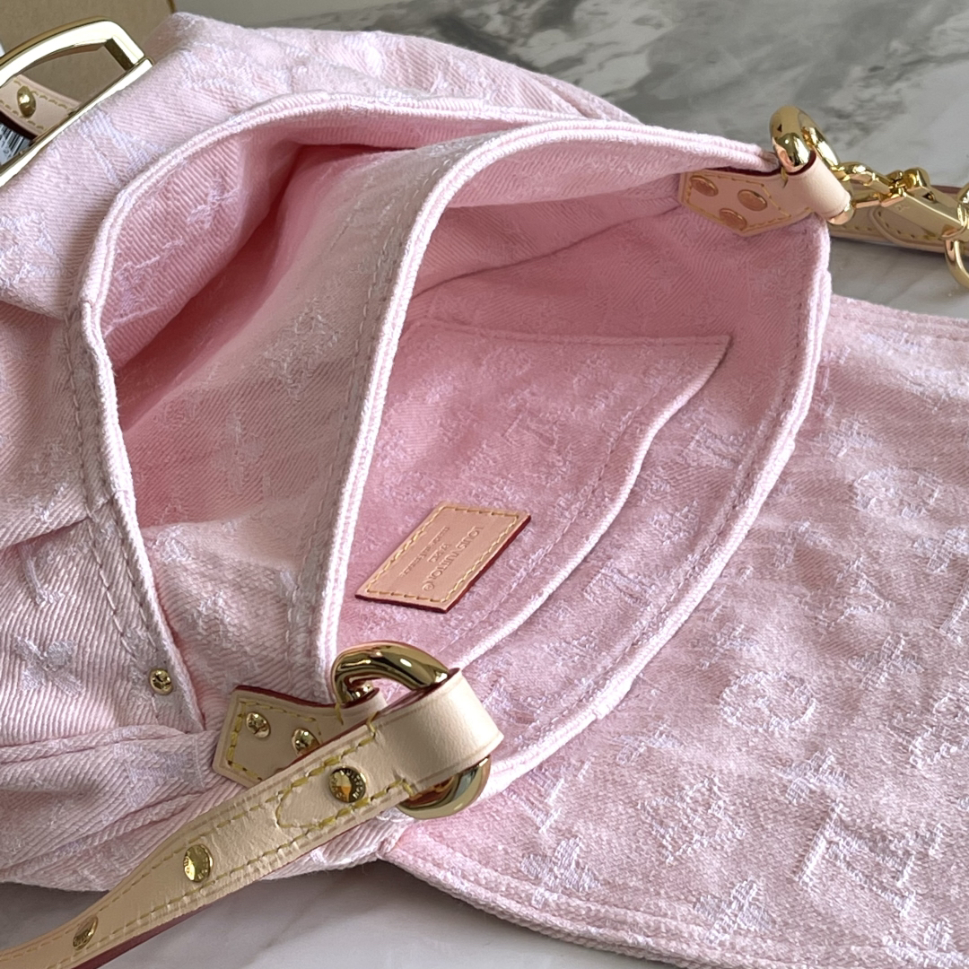 Louis Vuitton Sunset Handbag in Monogram Denim - Image 7