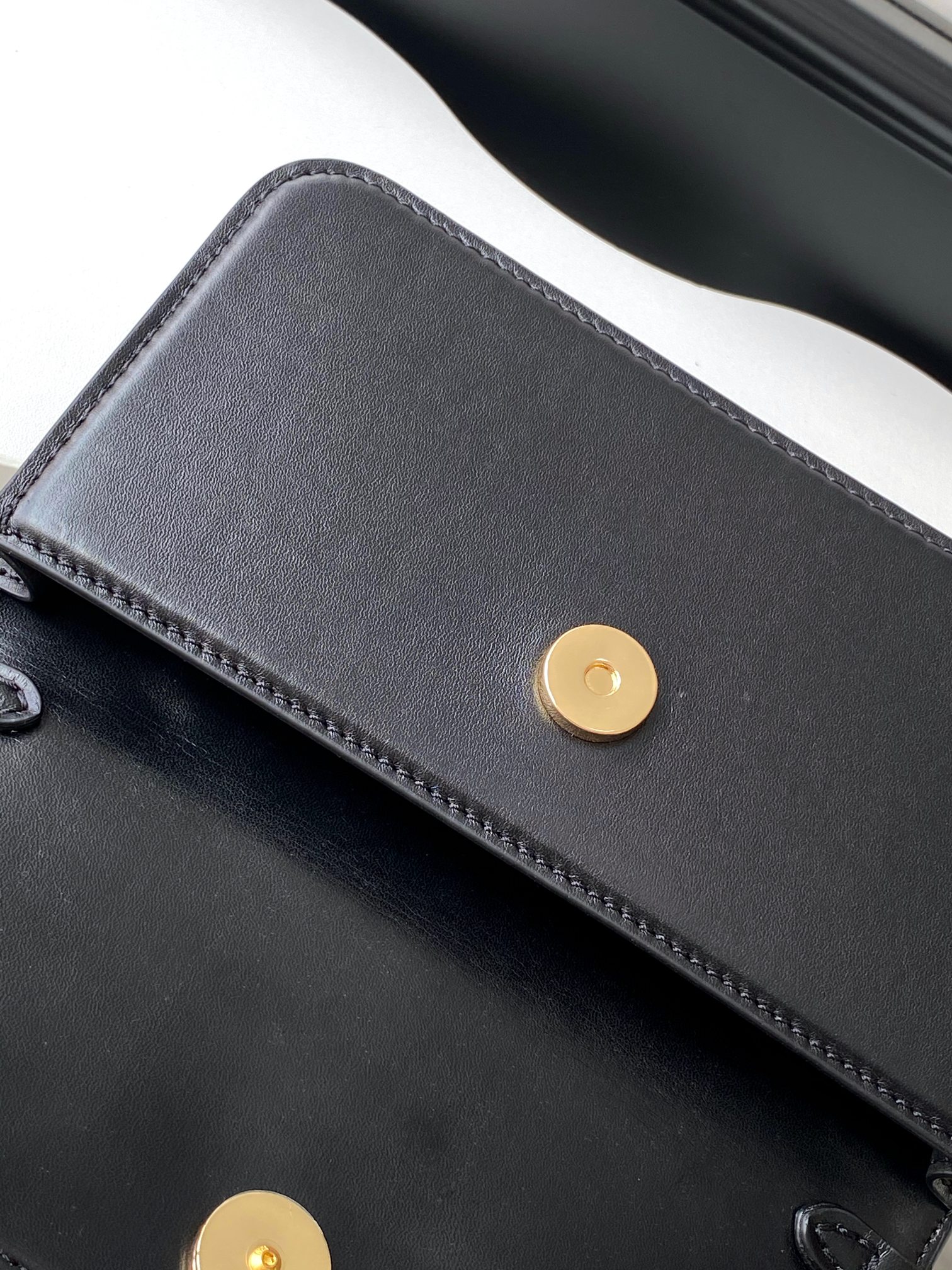 Louis Vuitton LV Bloom Wallet On Chain - Image 7
