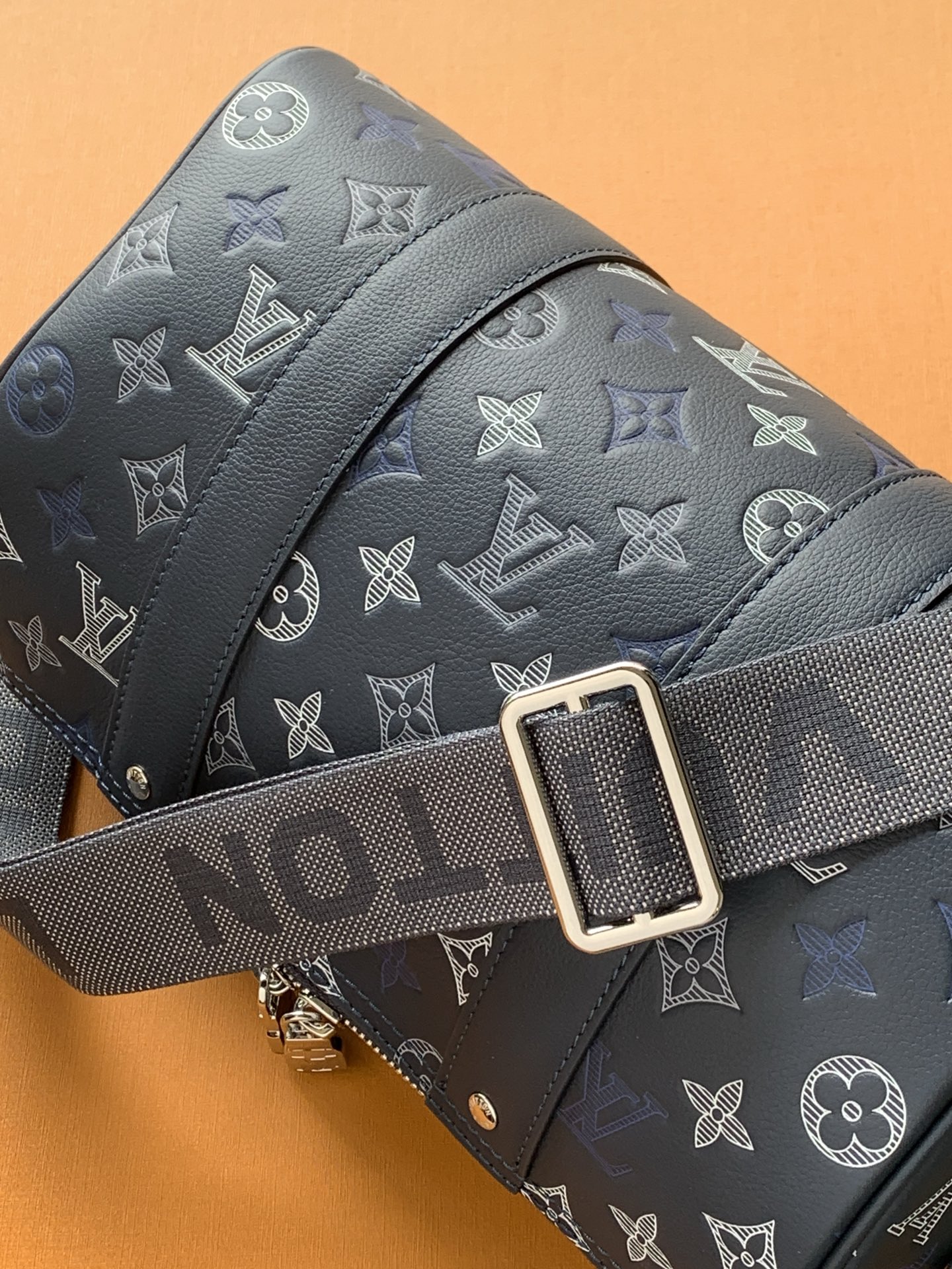 Louis Vuitton City Keepall M28617 Monogram Shadow Leather Travel Bag - Image 7