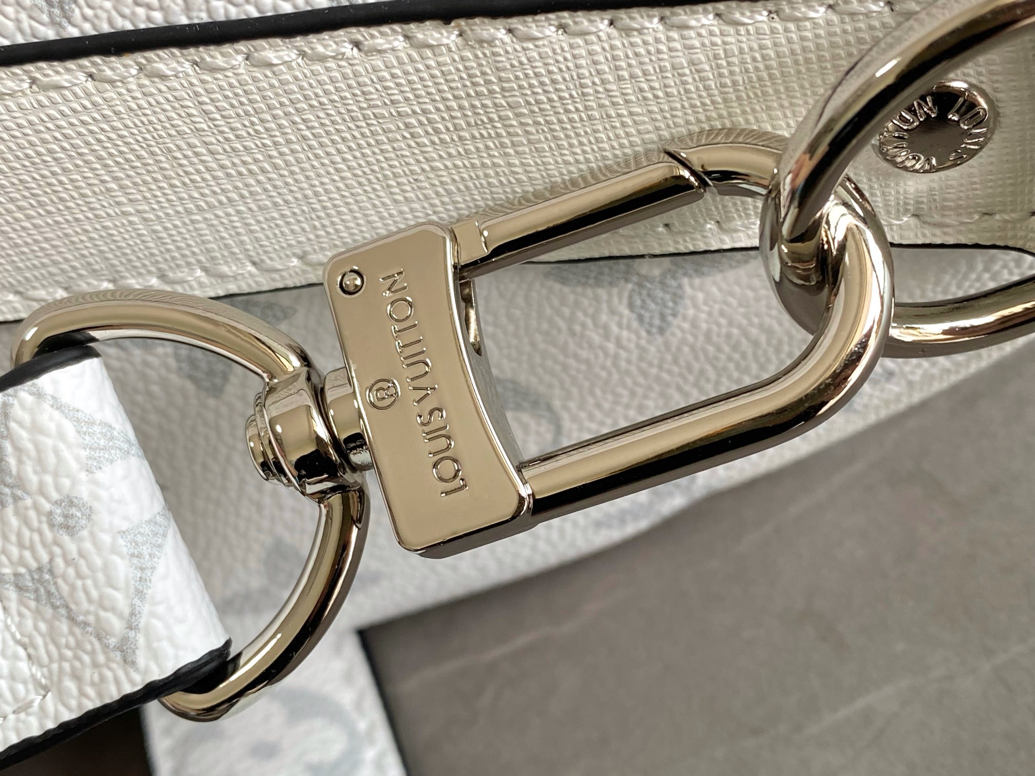Louis Vuitton Taigarama Keepall Travel Bag M27792 / M30885 - White - Image 7