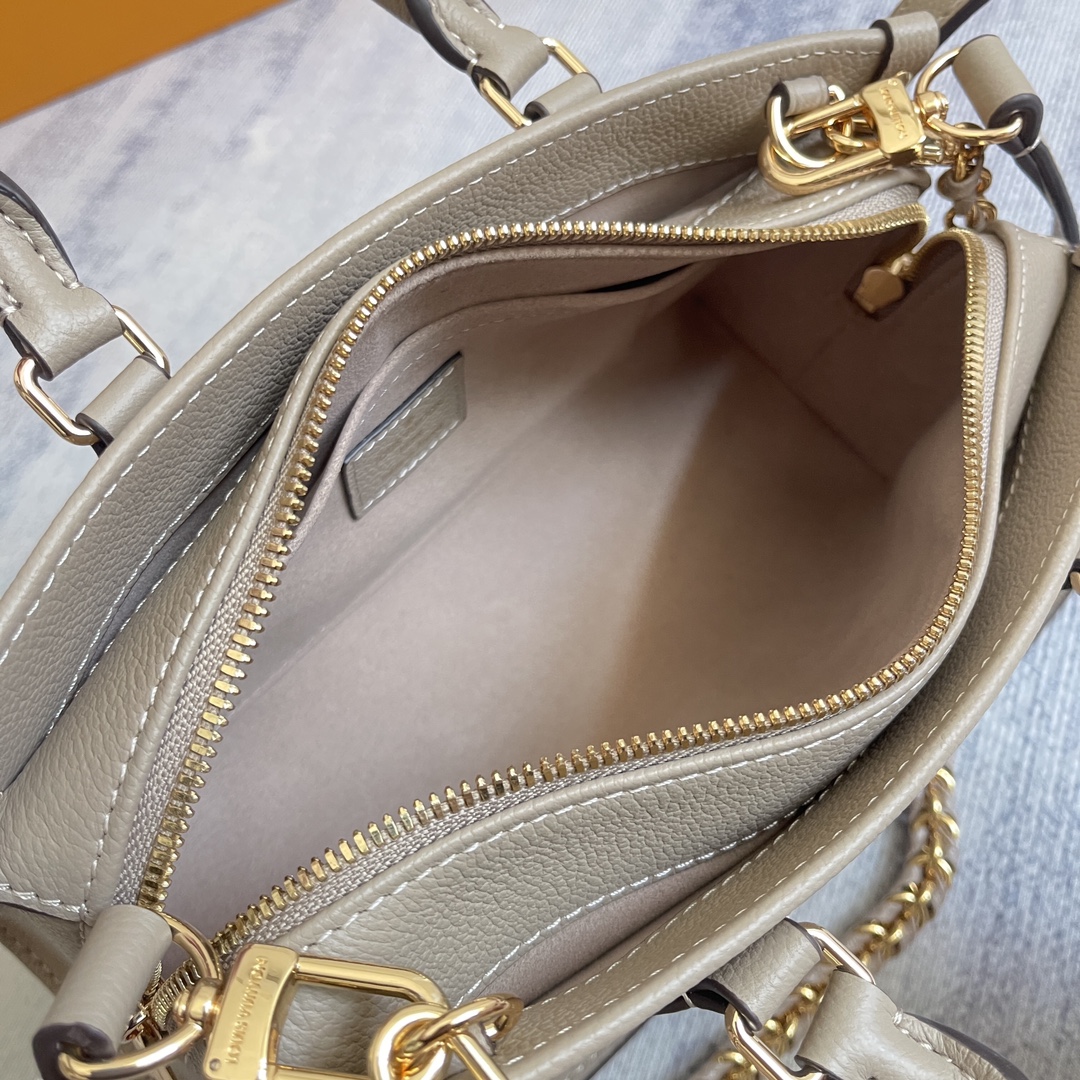 Louis Vuitton OnTheGo Small Handbag in Giant Monogram Leather - Image 7