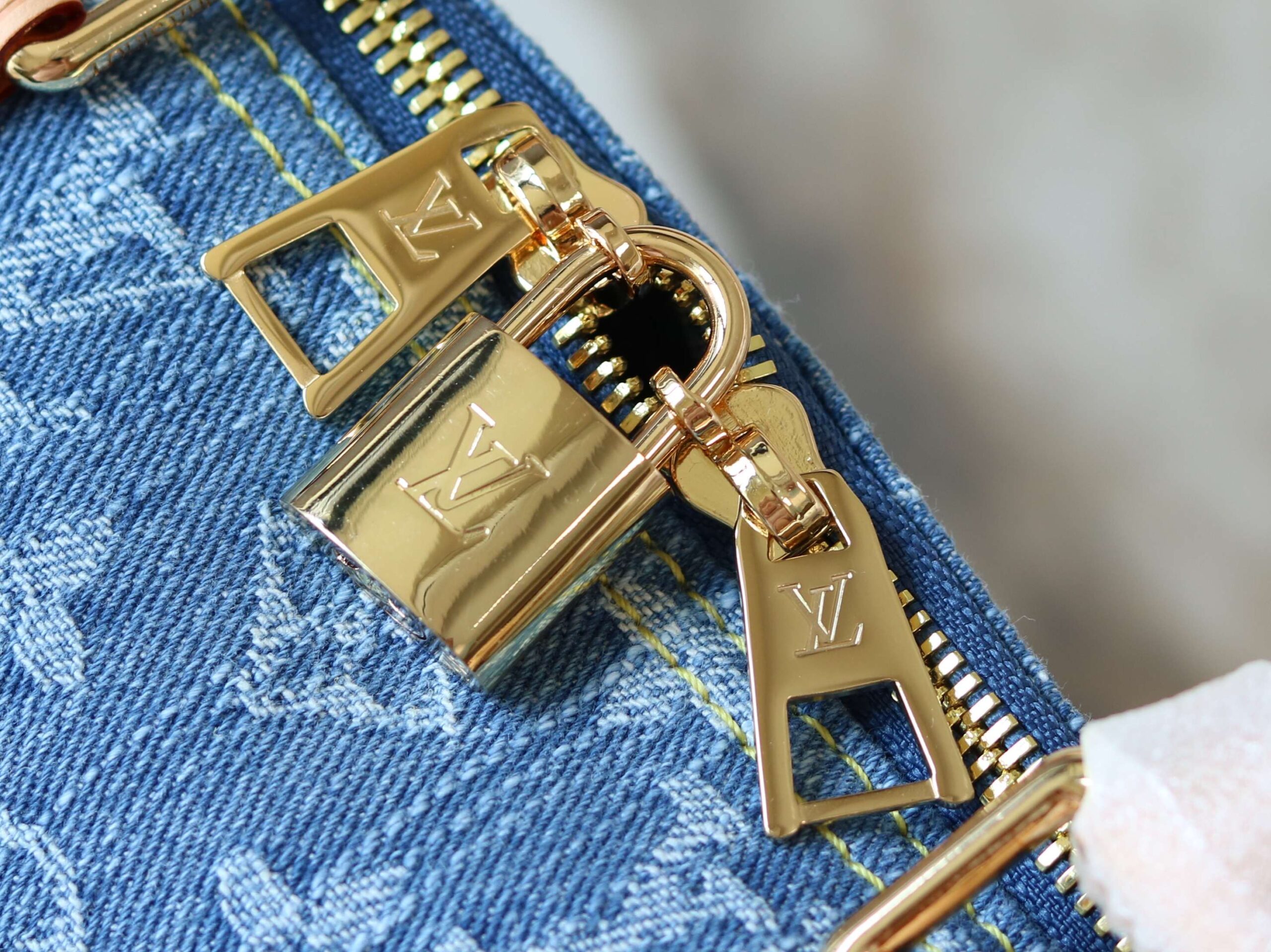 Louis Vuitton Speedy Bandouliere 30 Denim Handbag - Image 7