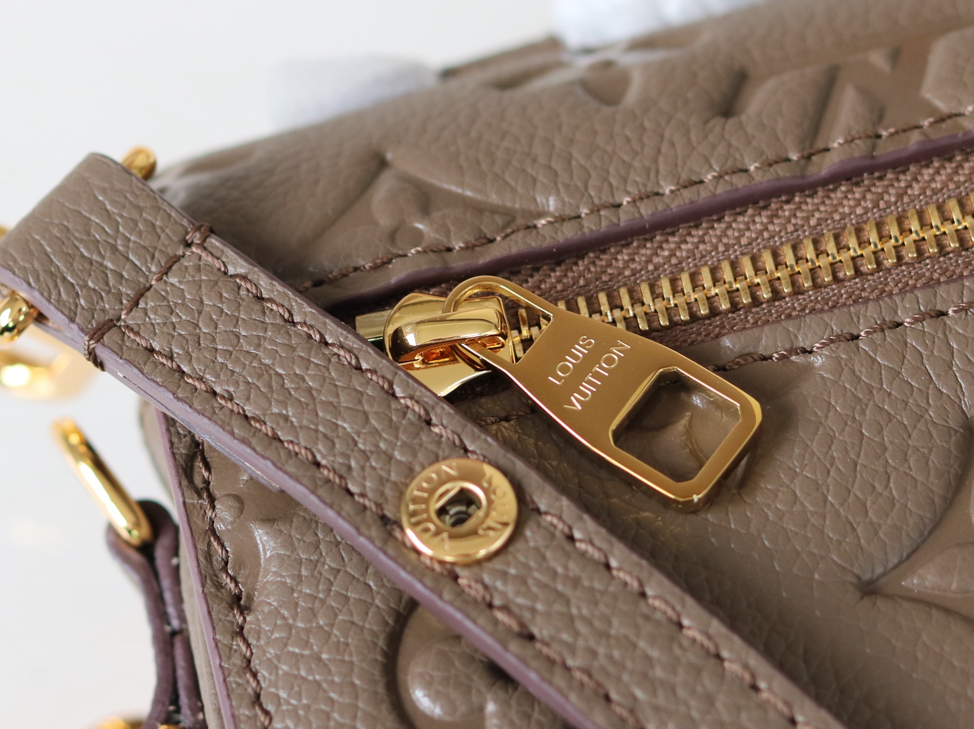 Louis Vuitton Pochette Métis East West Handbag in Smoke Monogram Empreinte Leather - Image 7
