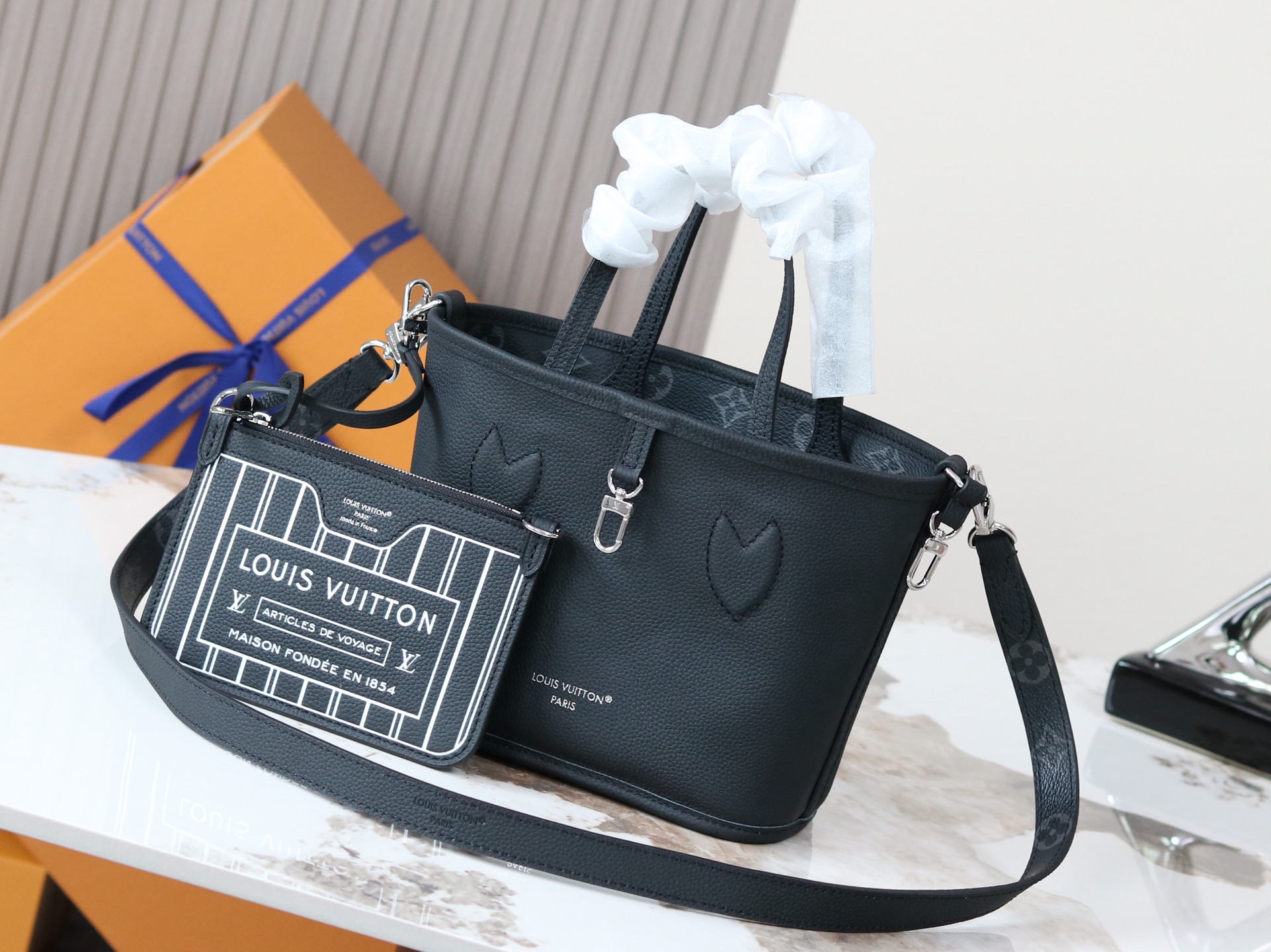 Louis Vuitton Neverfull Bandoulière Inside Out BB Reversible Tote Bag - Image 7