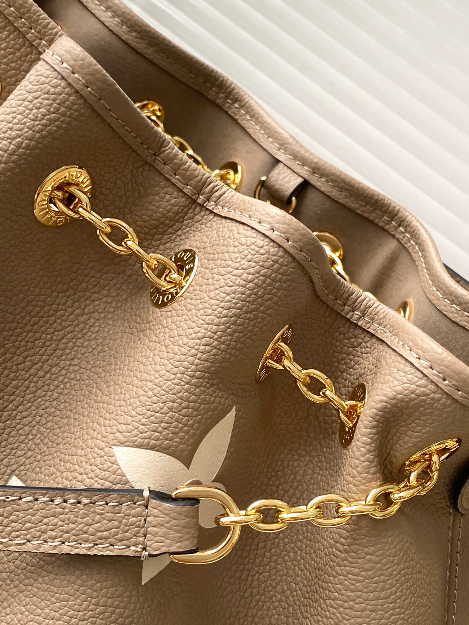 Louis Vuitton Monogram Empreinte Leather Handbag M47209 - Image 7
