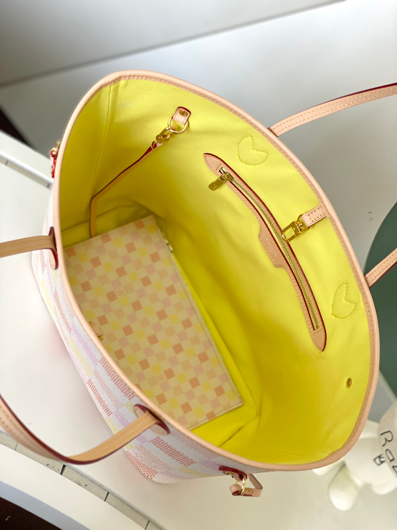Louis Vuitton Neverfull MM Tote Bag in Damier Giant Canvas - Image 7