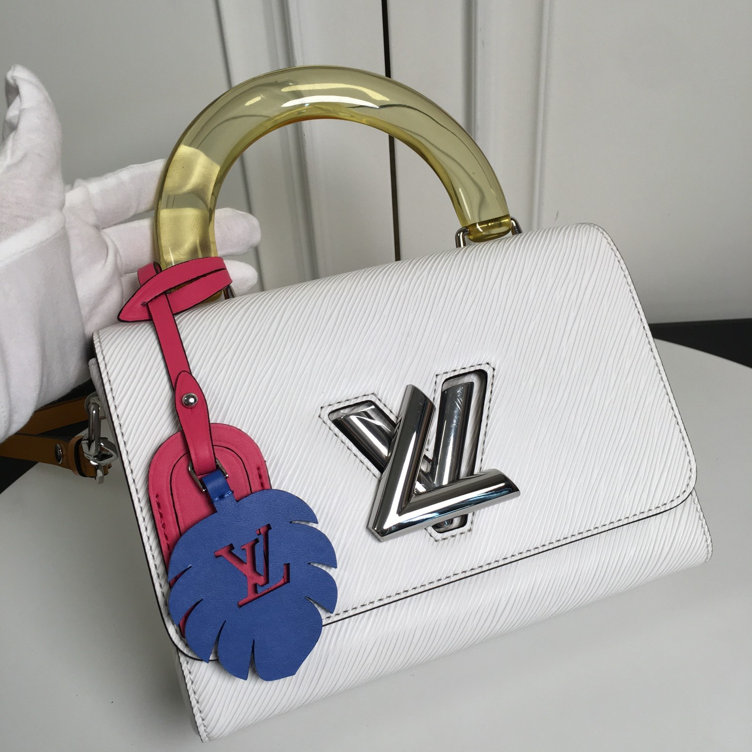 Louis Vuitton Twist Medium Handbag in White Epi Leather - Image 7