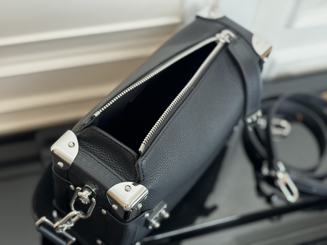 Louis Vuitton Side Trunk Medium Leather Crossbody Bag in Black - Image 7