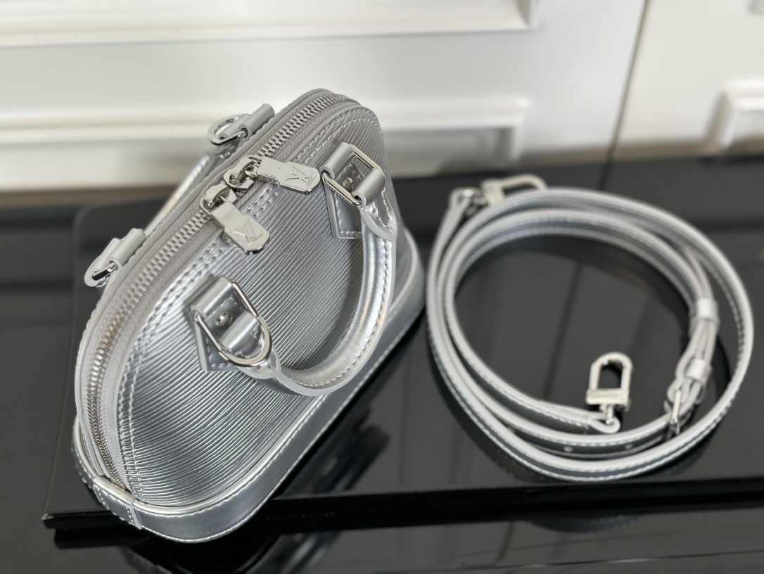 Louis Vuitton Nano Alma Crossbody Bag in Silver Epi Leather - Image 7
