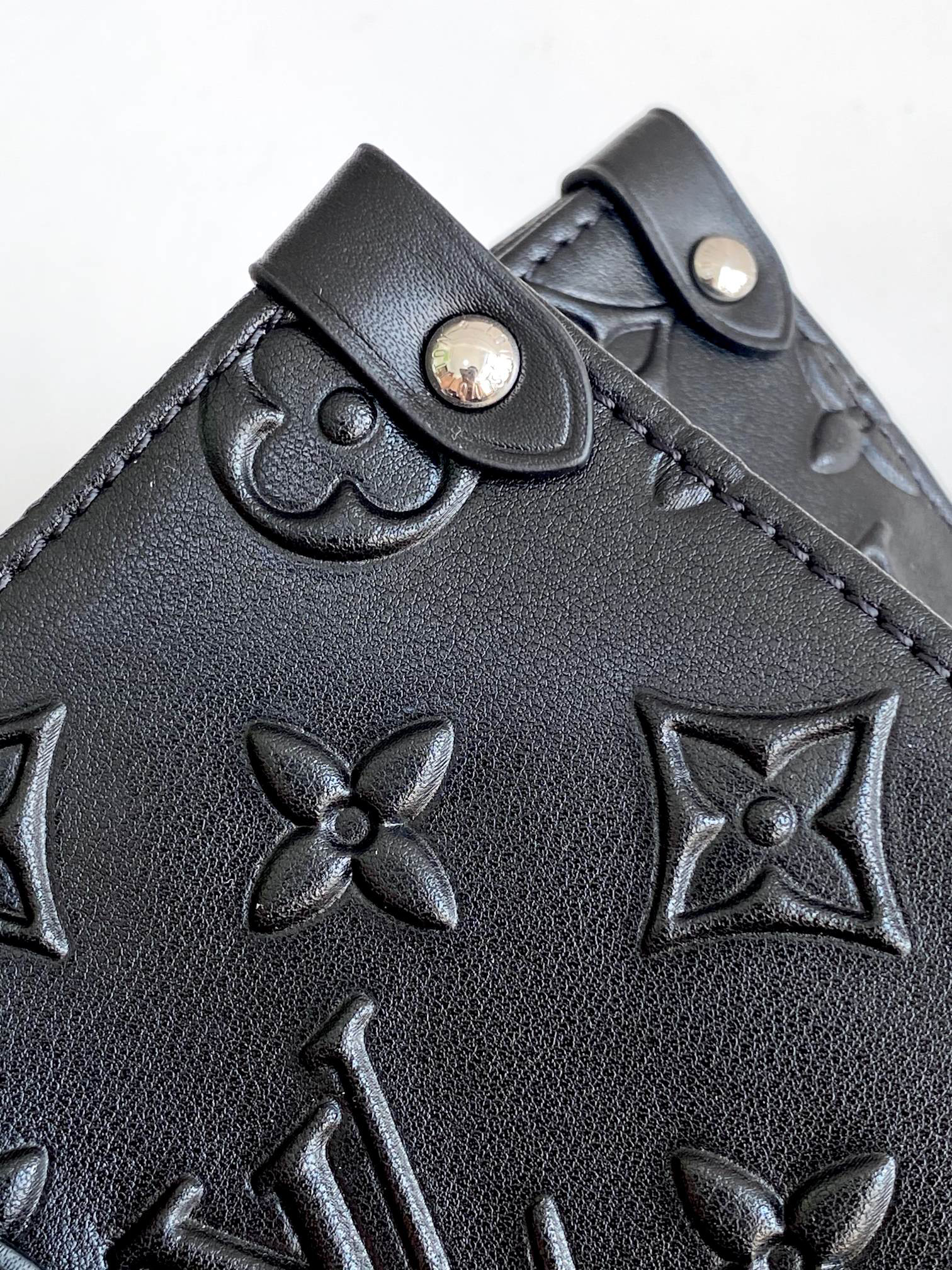 Louis Vuitton OnTheGo MM Tote Bag M14577 in Black Monogram Empreinte Leather - Image 7