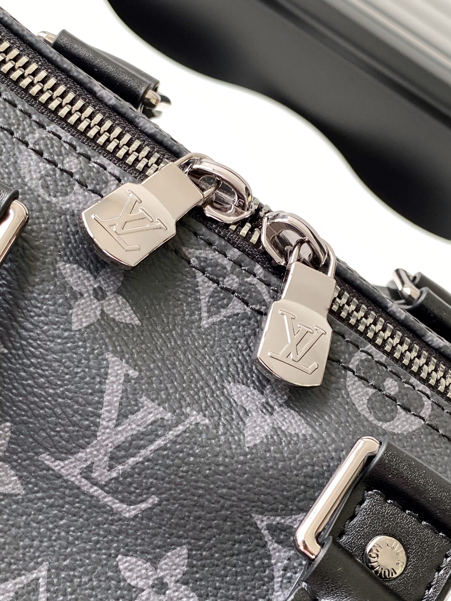 Louis Vuitton Keepall Bandoulière 35 Travel Bag in Monogram Eclipse - Image 7