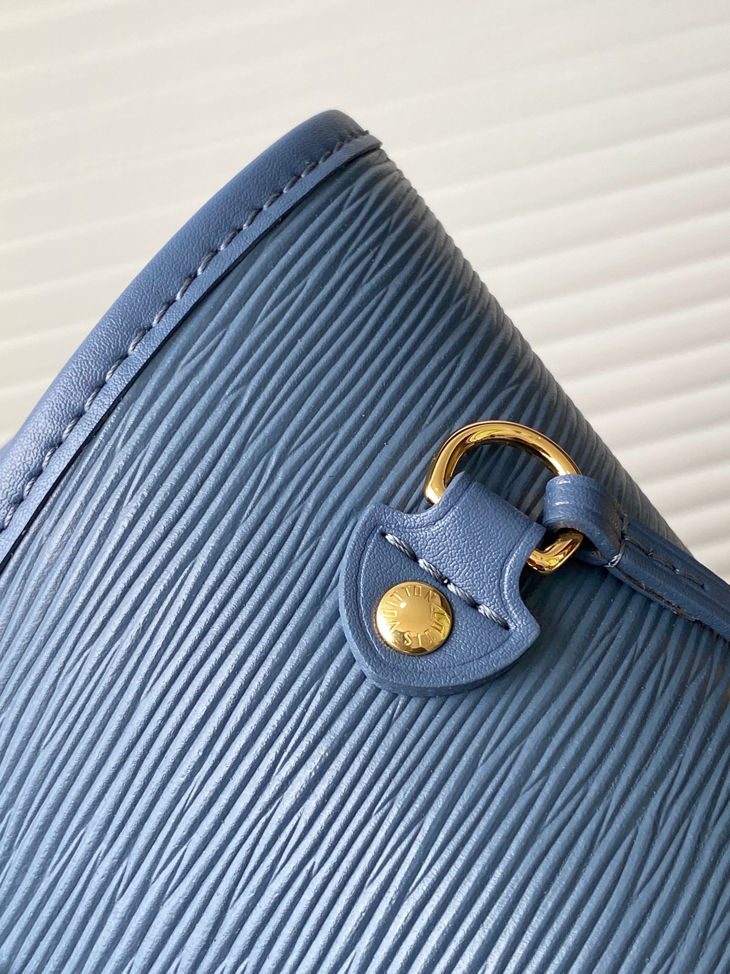 Neverfull MM Tote Bag with Denim-Blue Trim - Image 7