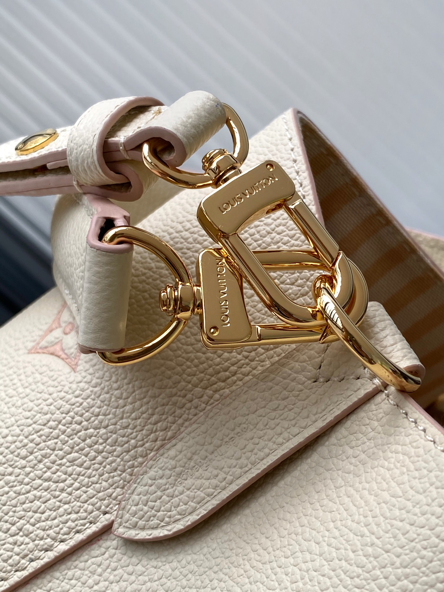 Louis Vuitton NéoNoé MM Handbag in Monogram Empreinte Leather - Image 7