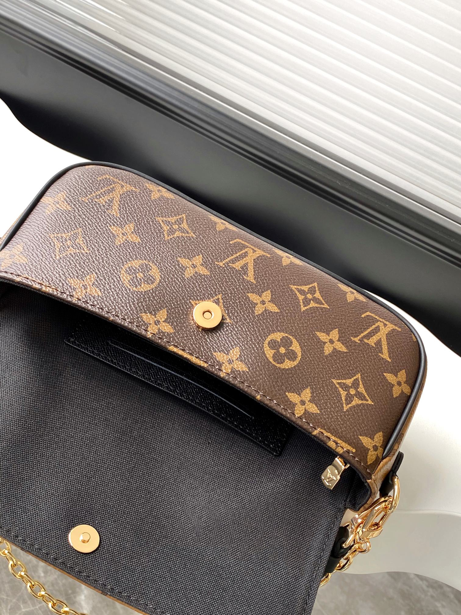 Louis Vuitton Wallet On Chain Ivy in Monogram Canvas - Image 7