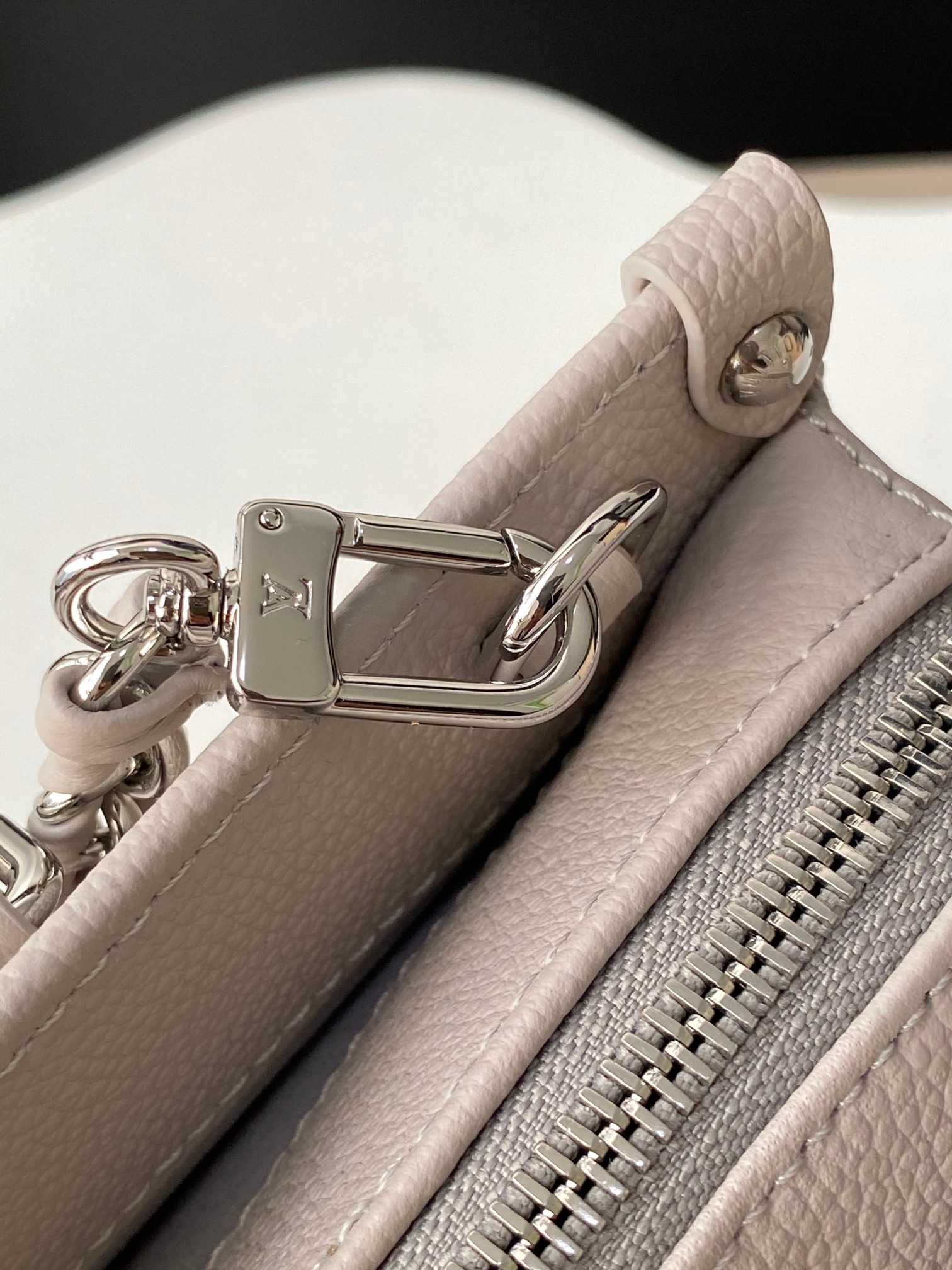Louis Vuitton OnTheGo Small Giant Monogram Leather Tote Bag - Image 7